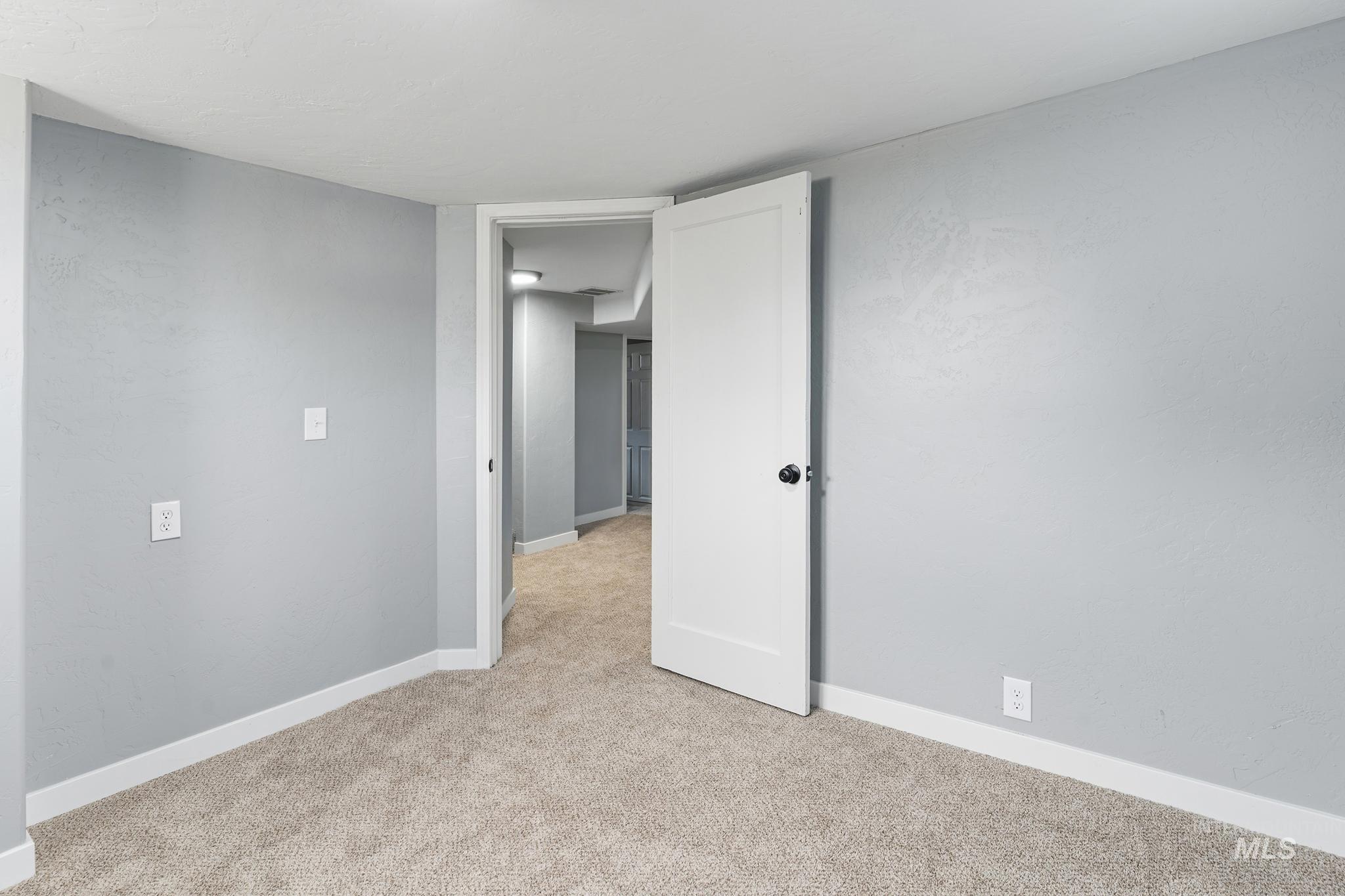 619 Thain Road Property Photo 18