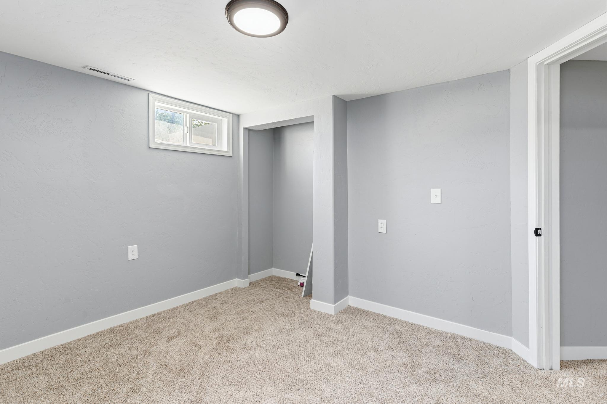 619 Thain Road Property Photo 27