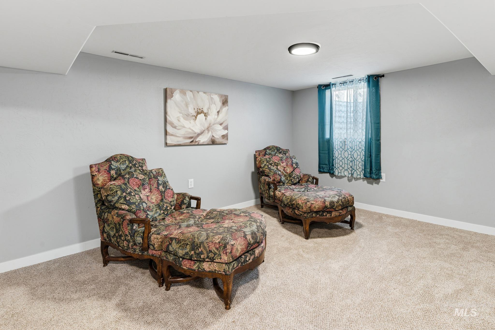 619 Thain Road Property Photo 28