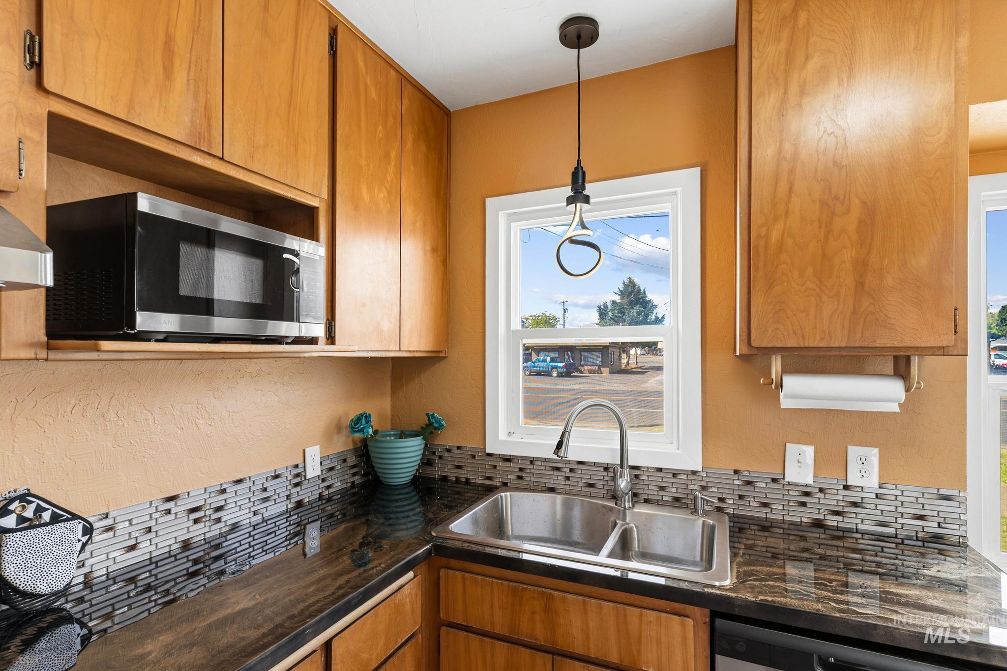 619 Thain Road Property Photo 31