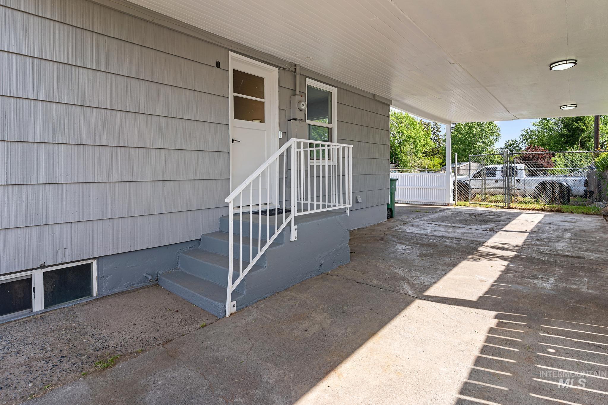 619 Thain Road Property Photo 36
