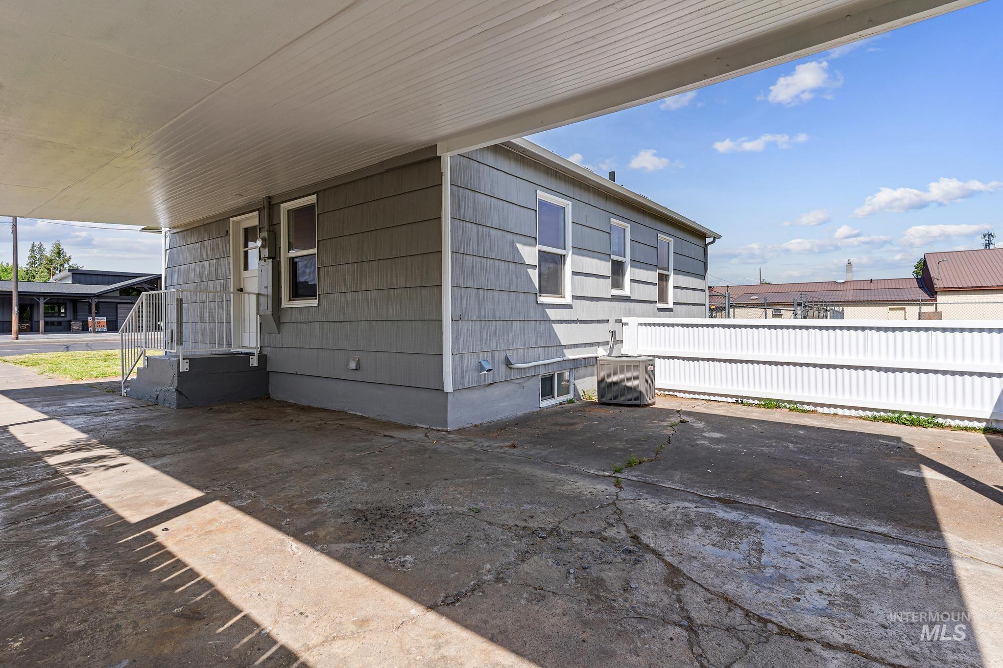 619 Thain Road Property Photo 37