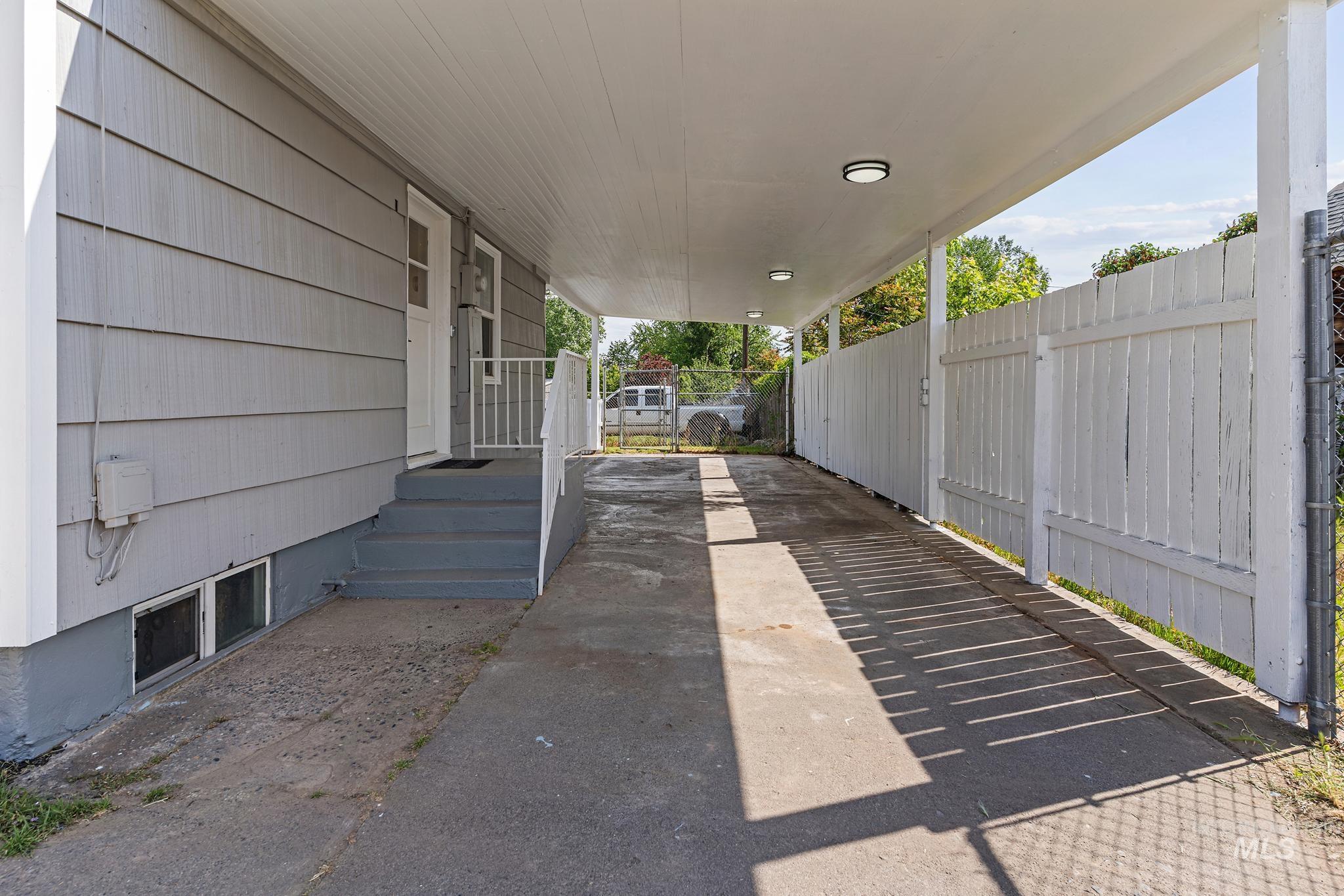 619 Thain Road Property Photo 40