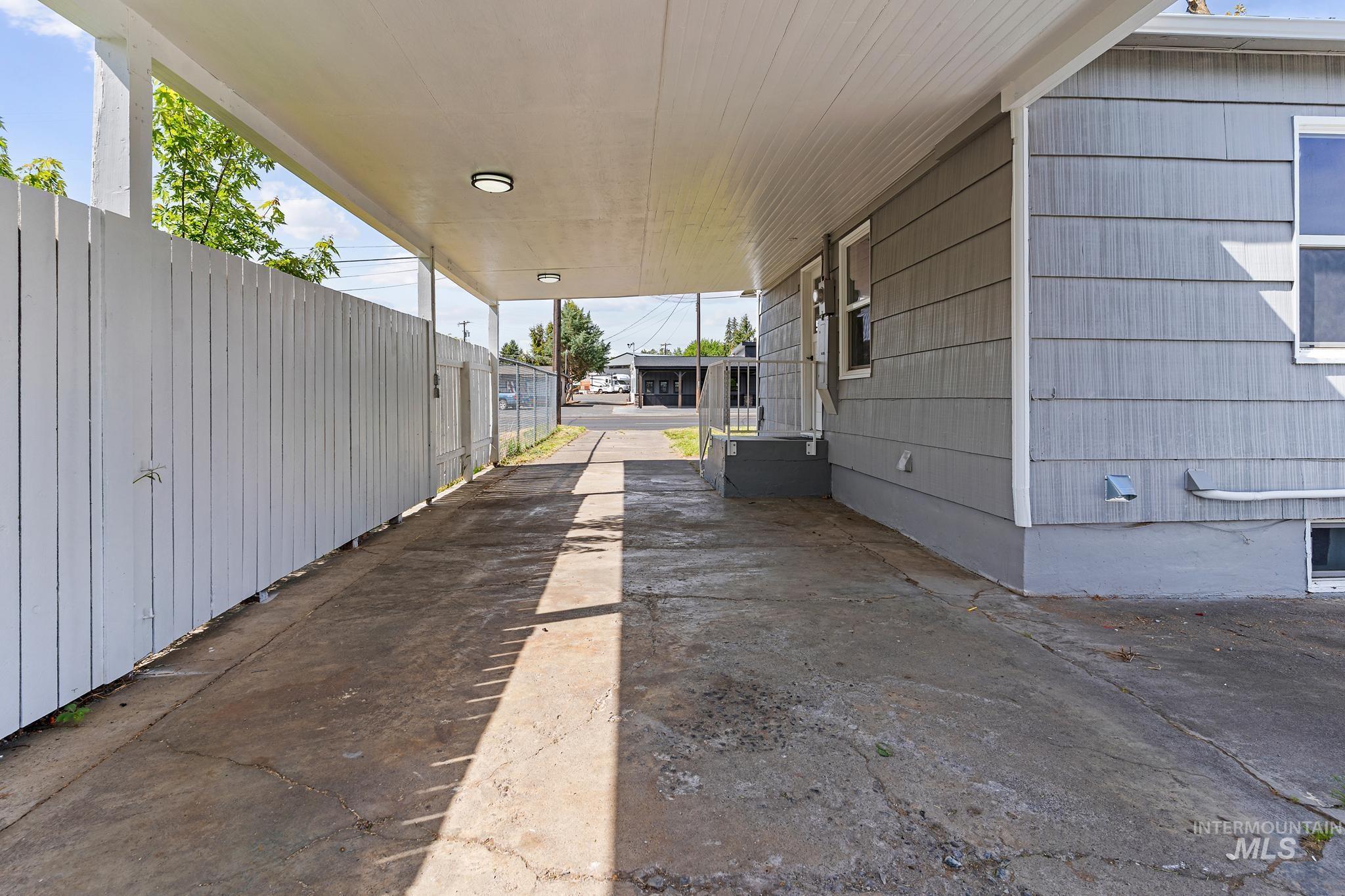 619 Thain Road Property Photo 41