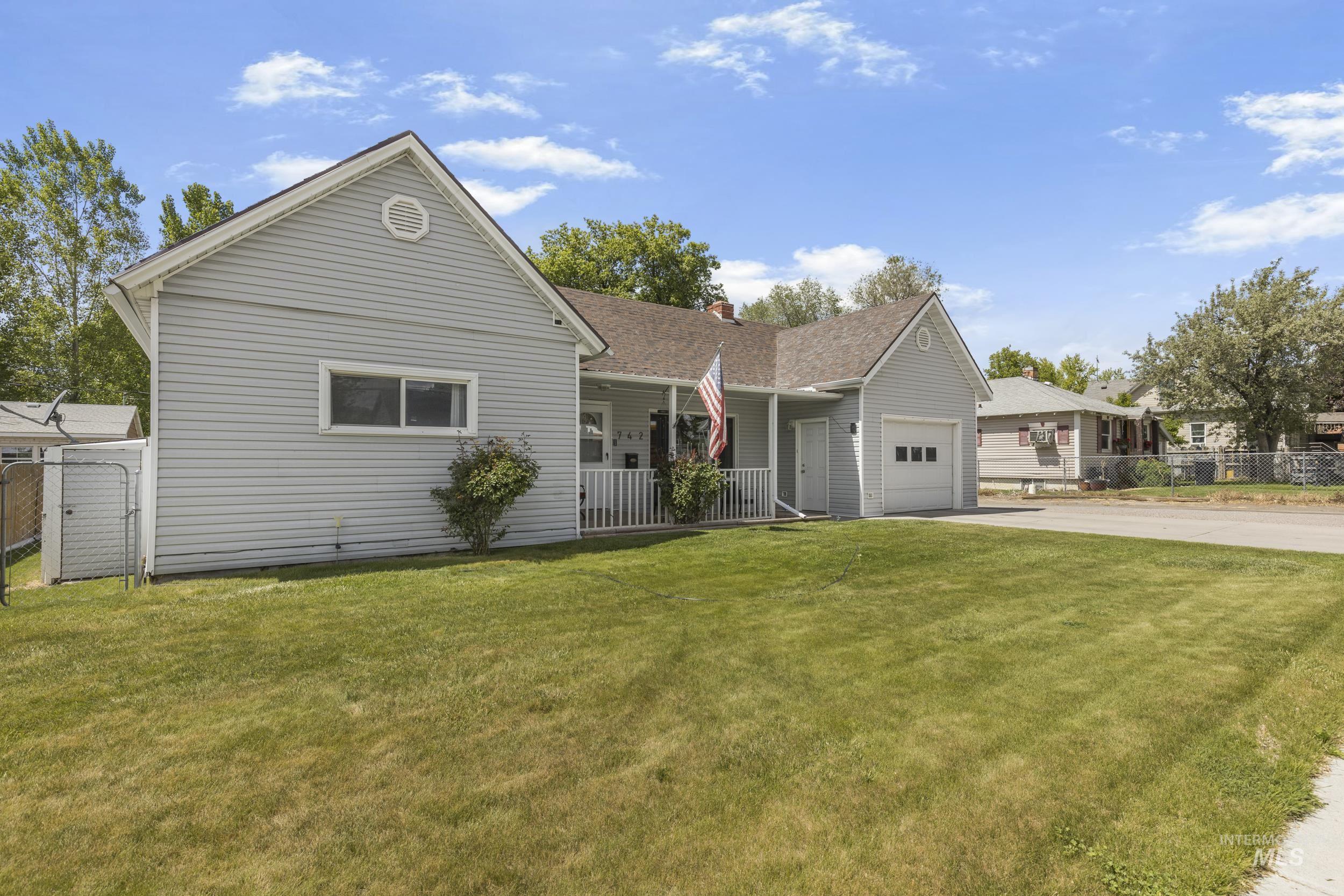 742 Fort Hall Ave Property Photo 2