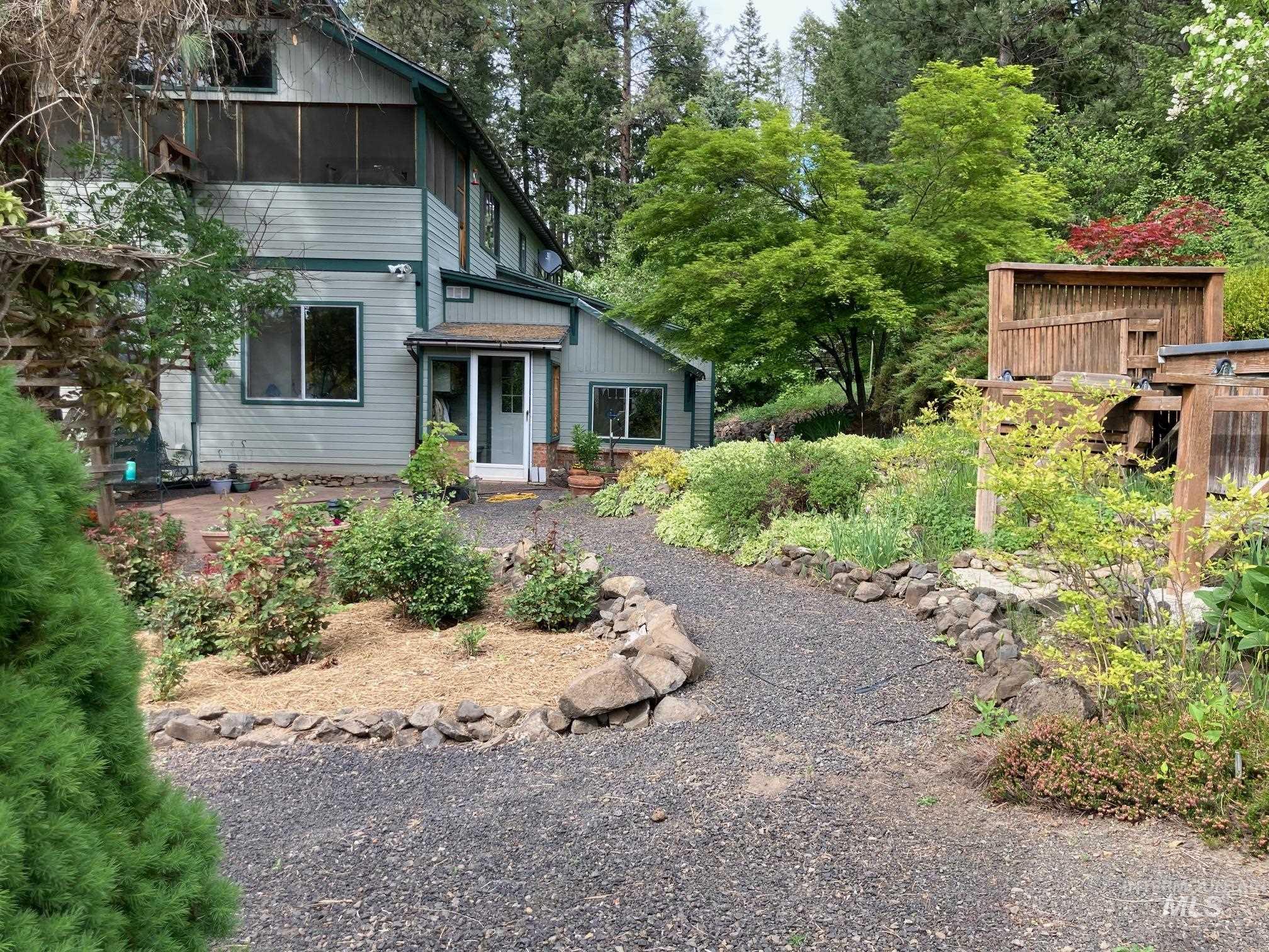 266 Falcon Ridge Rd Property Photo 1