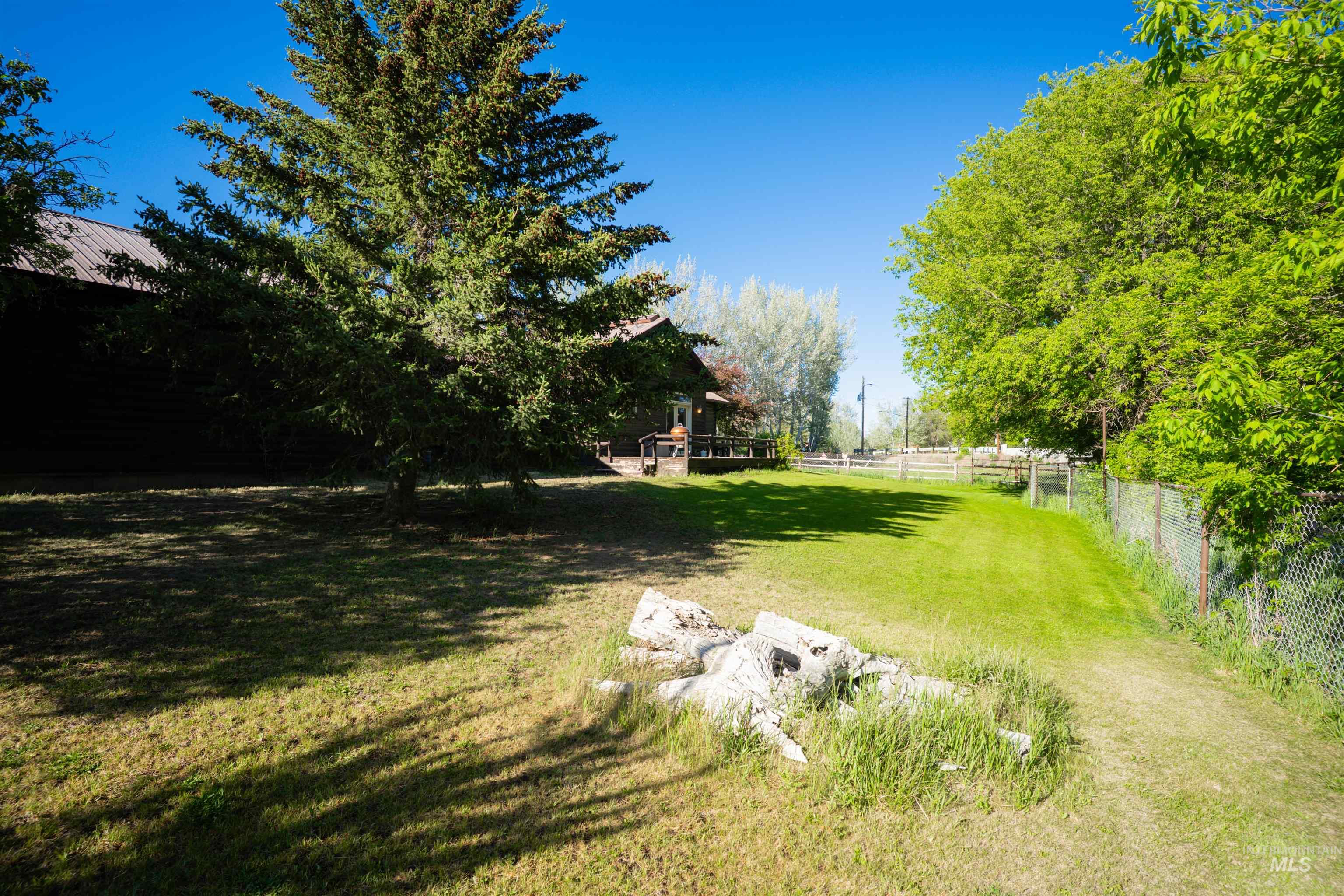 201 N Grape St. Property Photo 8