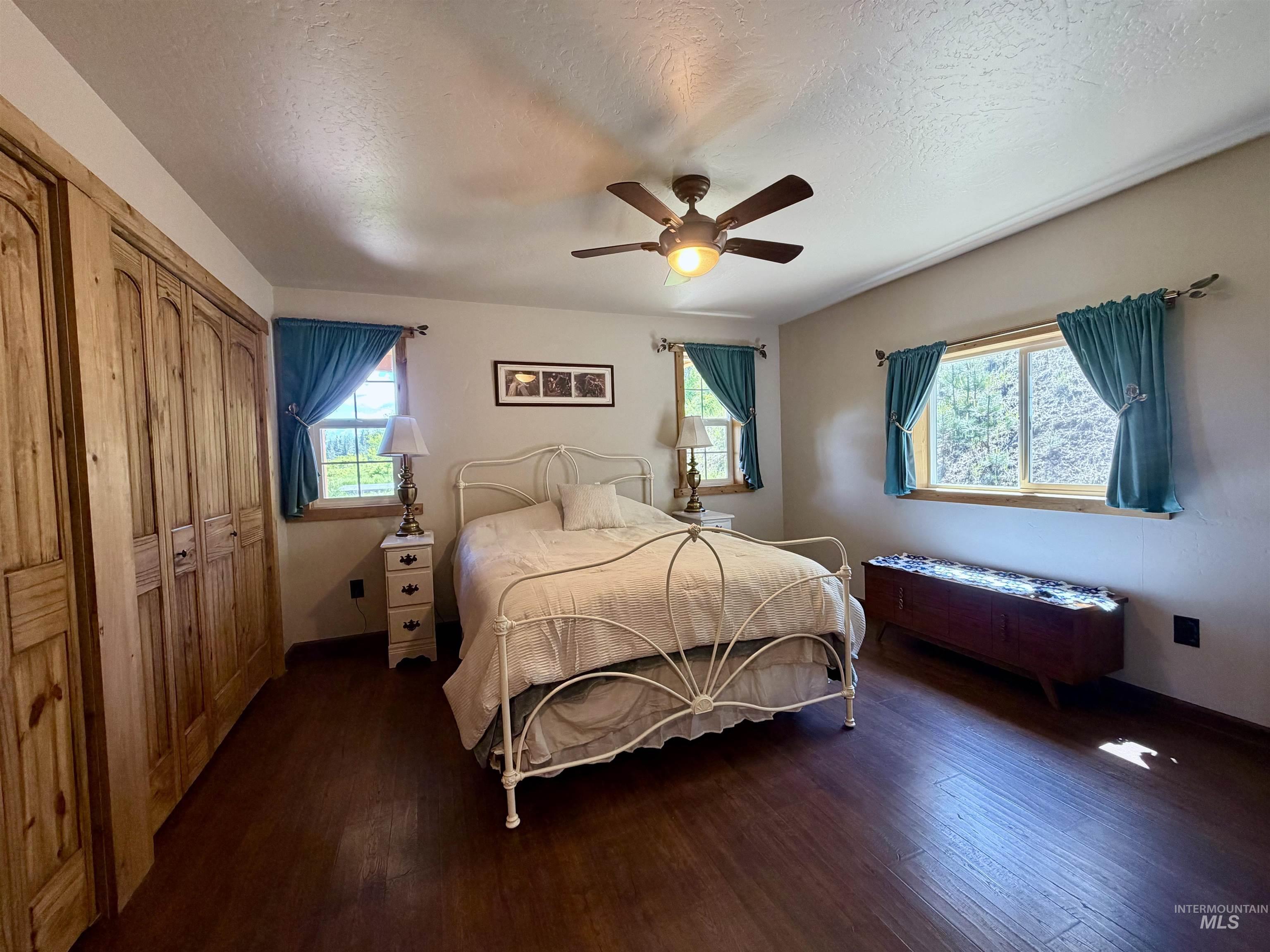 2284 Hill Street Property Photo 9