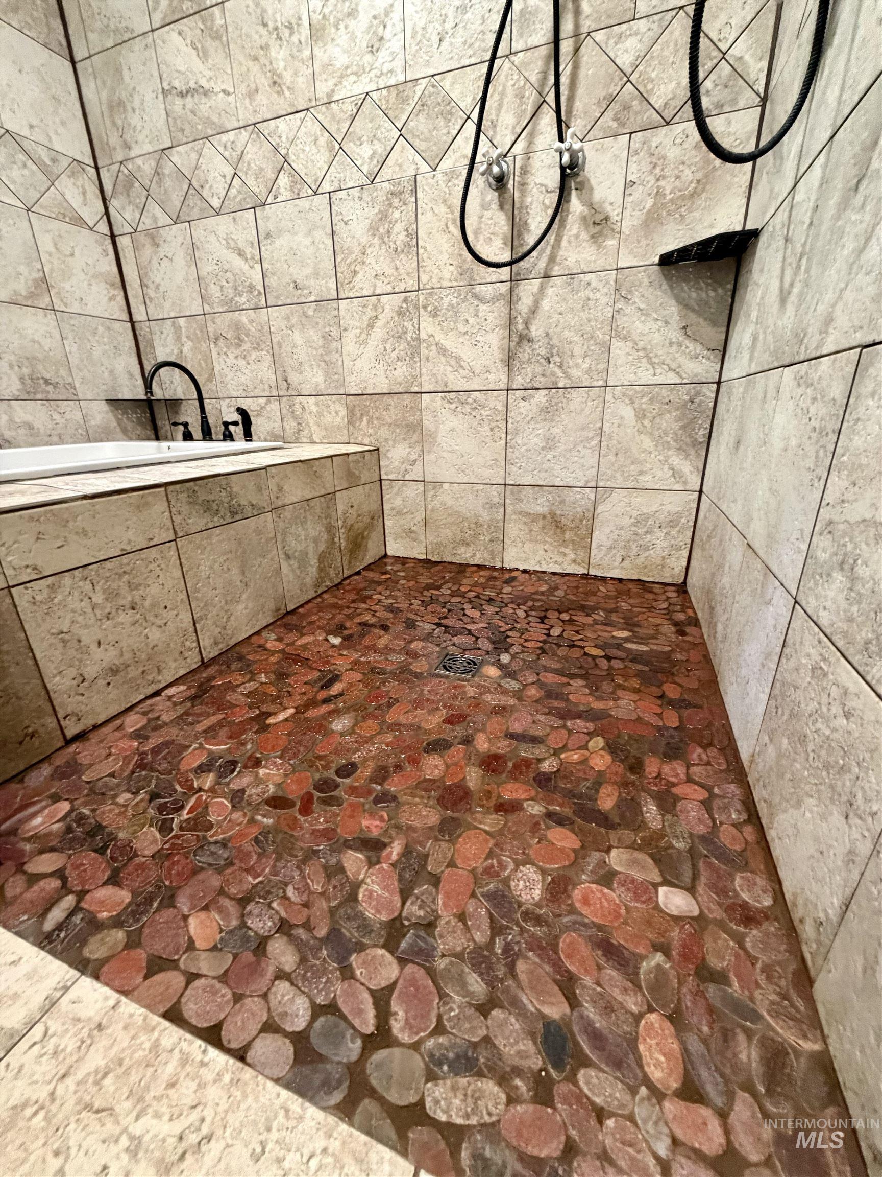 2284 Hill Street Property Photo 13