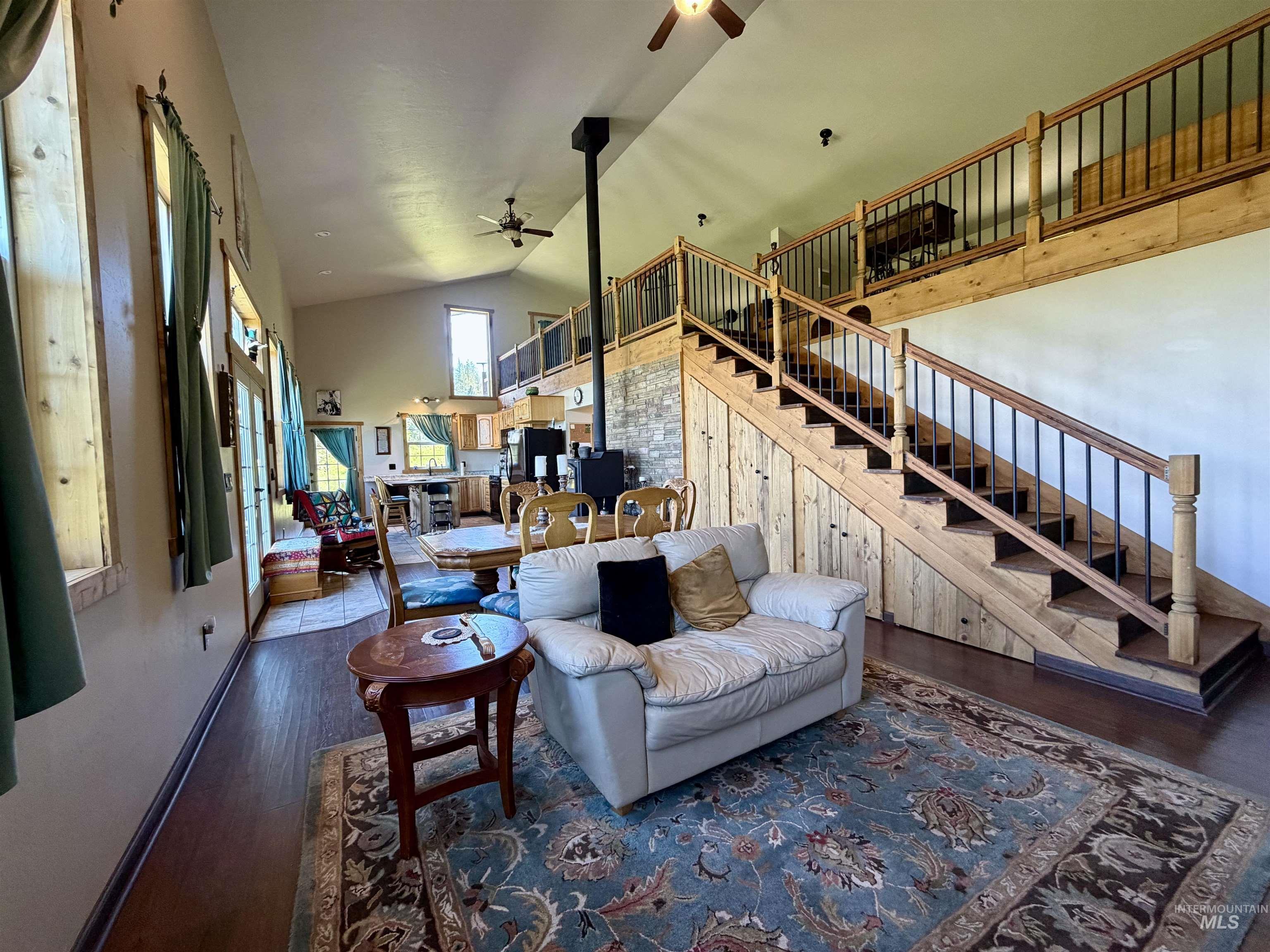 2284 Hill Street Property Photo 14