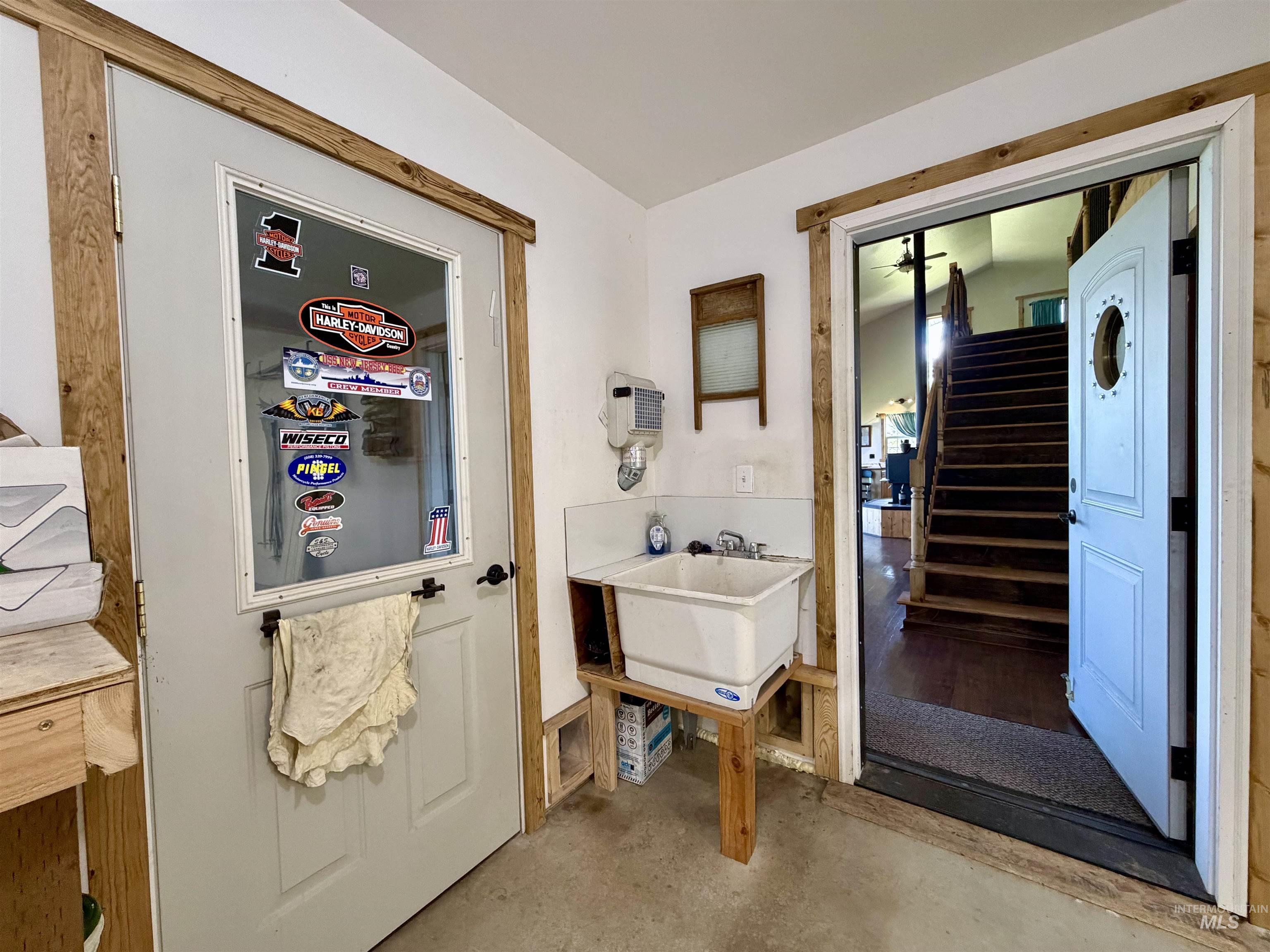 2284 Hill Street Property Photo 25
