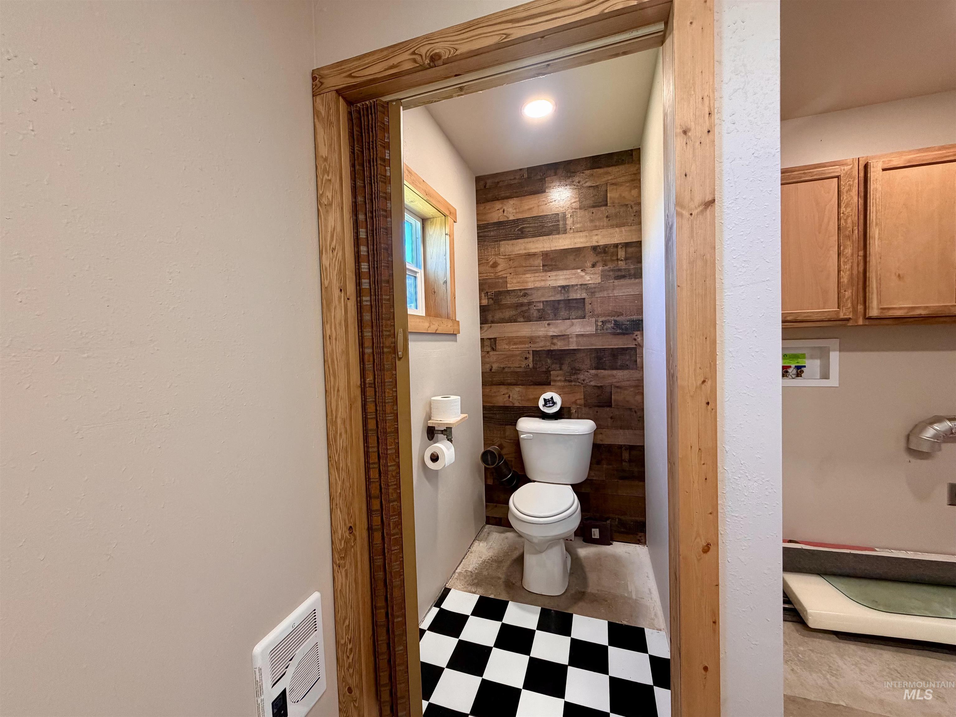 2284 Hill Street Property Photo 28