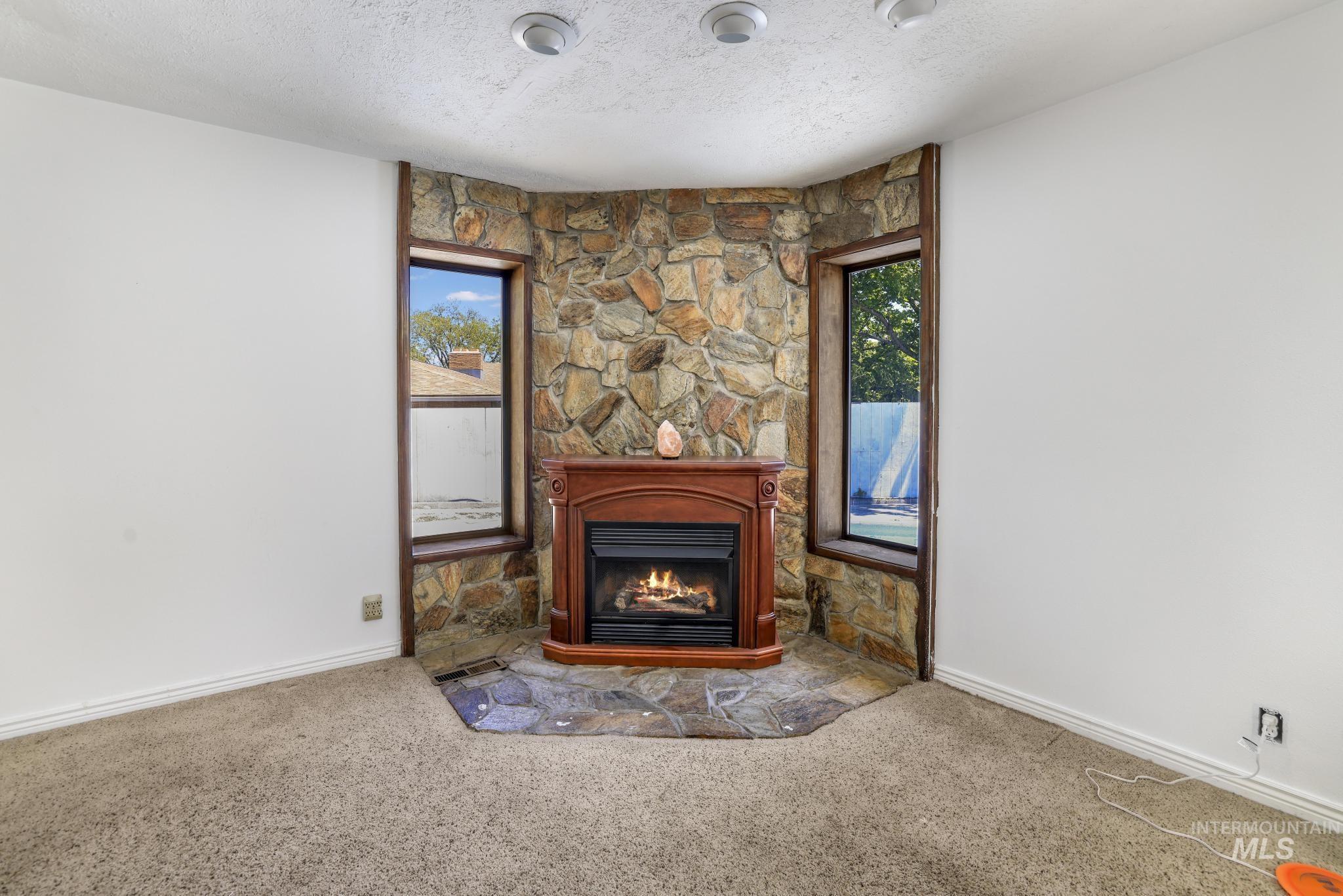 1228 Evergreen Dr Property Photo 3