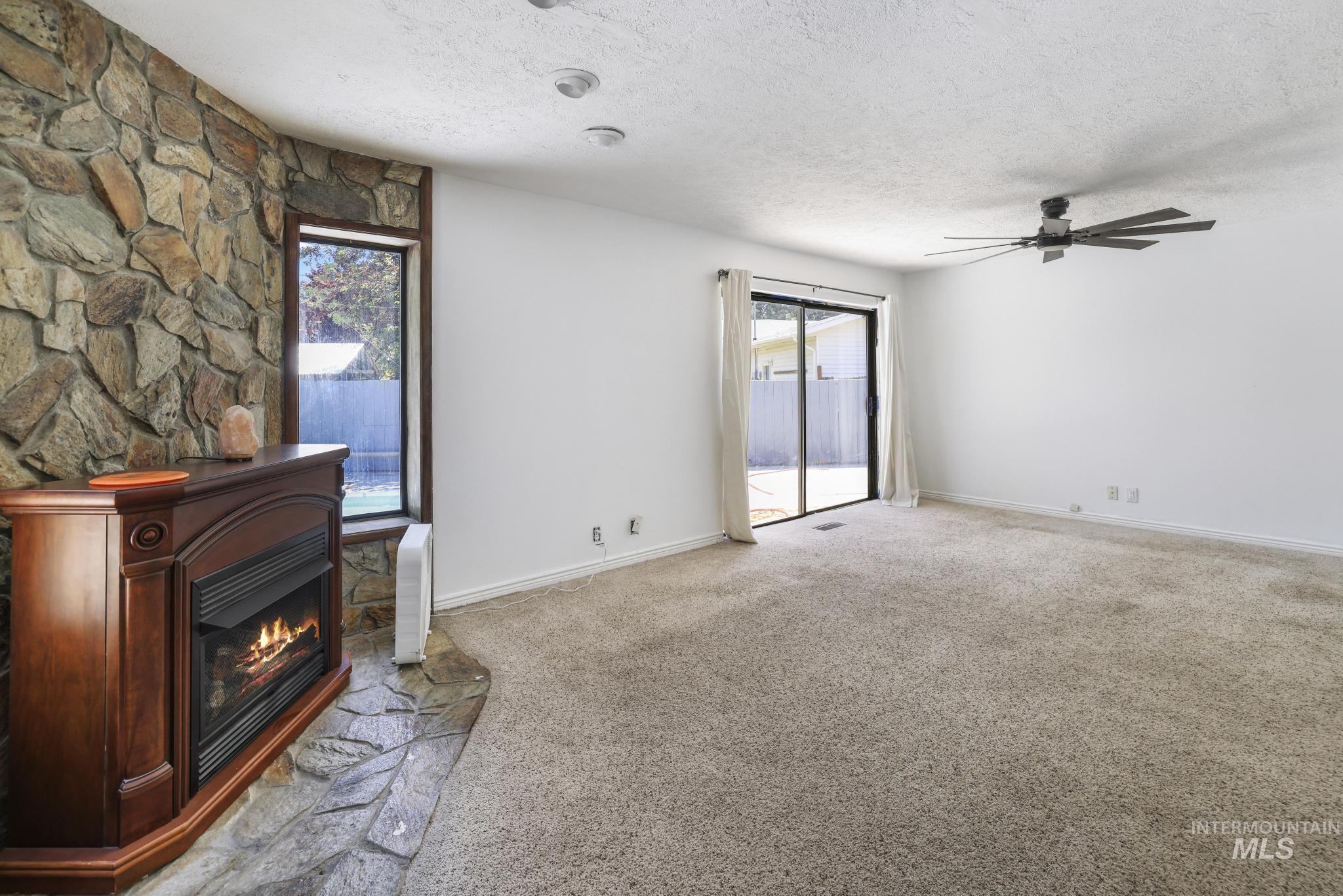 1228 Evergreen Dr Property Photo 4
