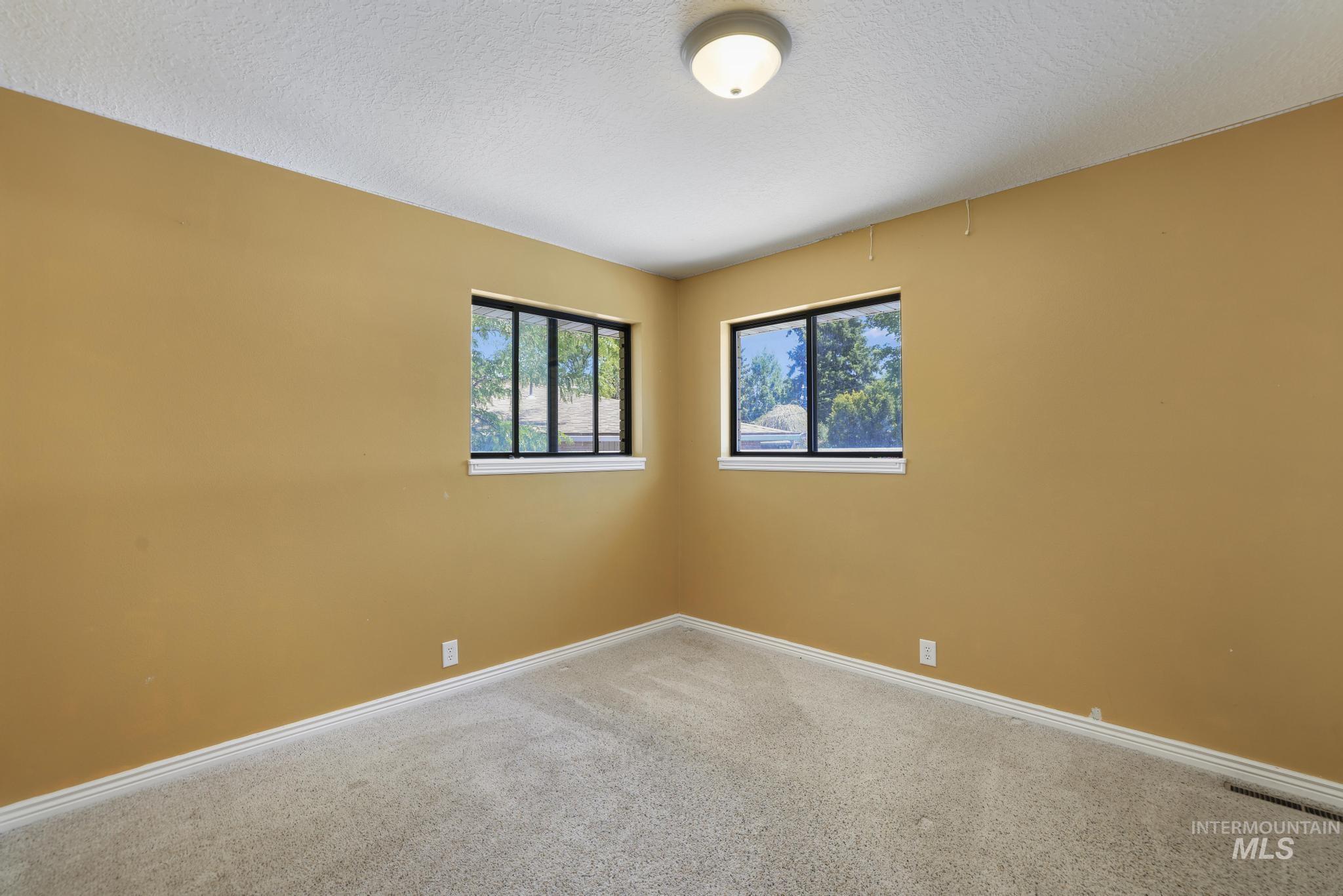 1228 Evergreen Dr Property Photo 9