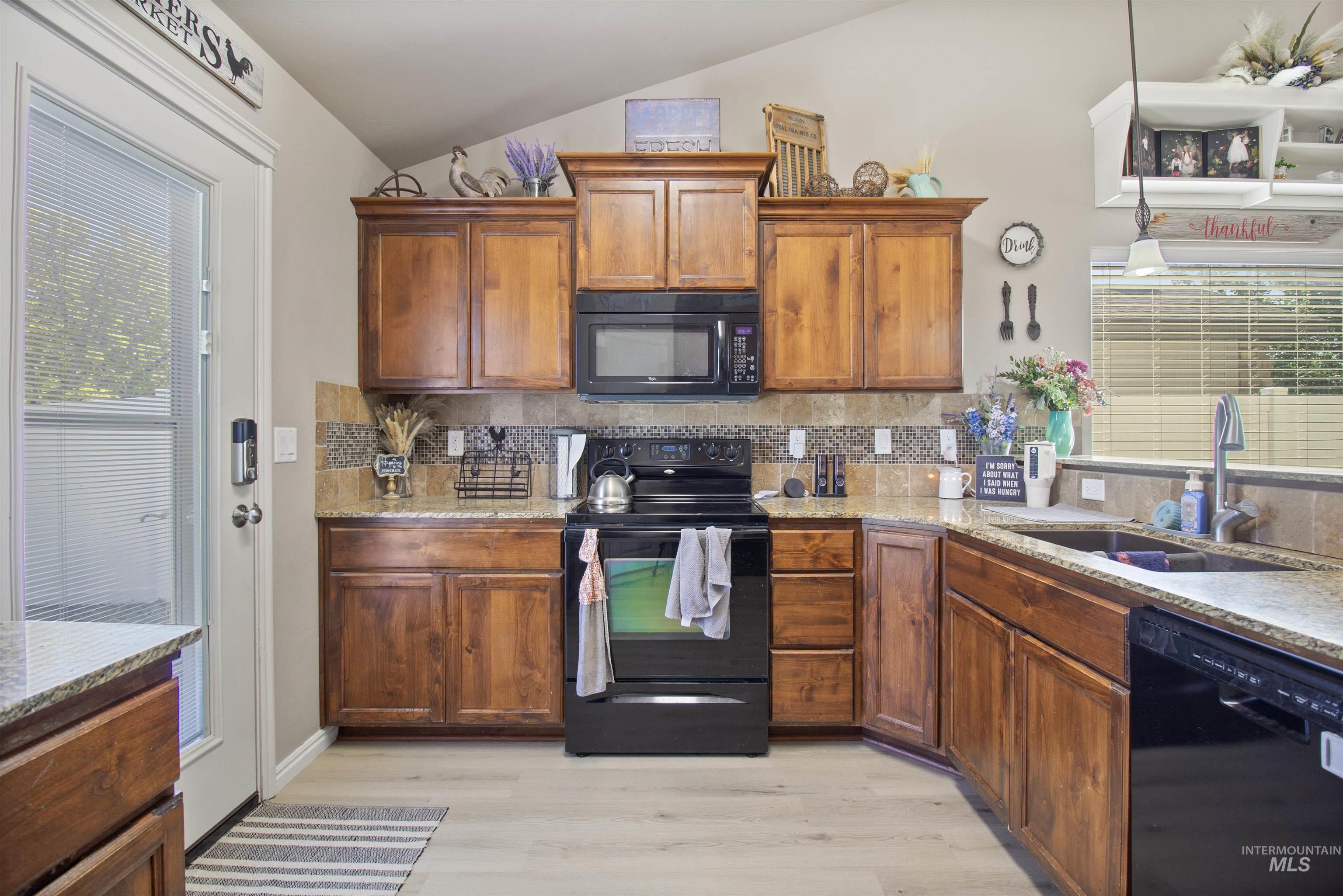 1068 Terra Ave Property Photo 3