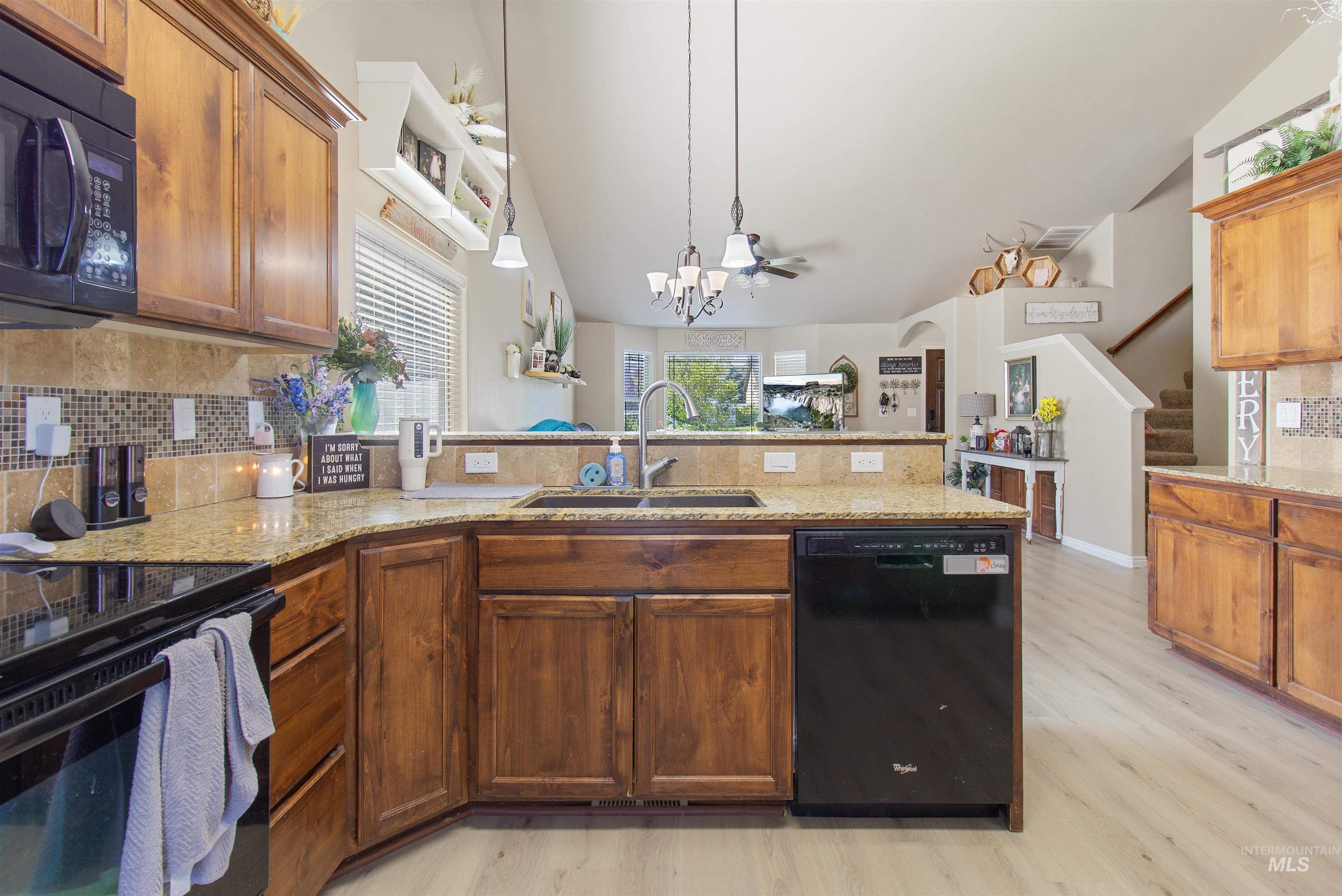 1068 Terra Ave Property Photo 4