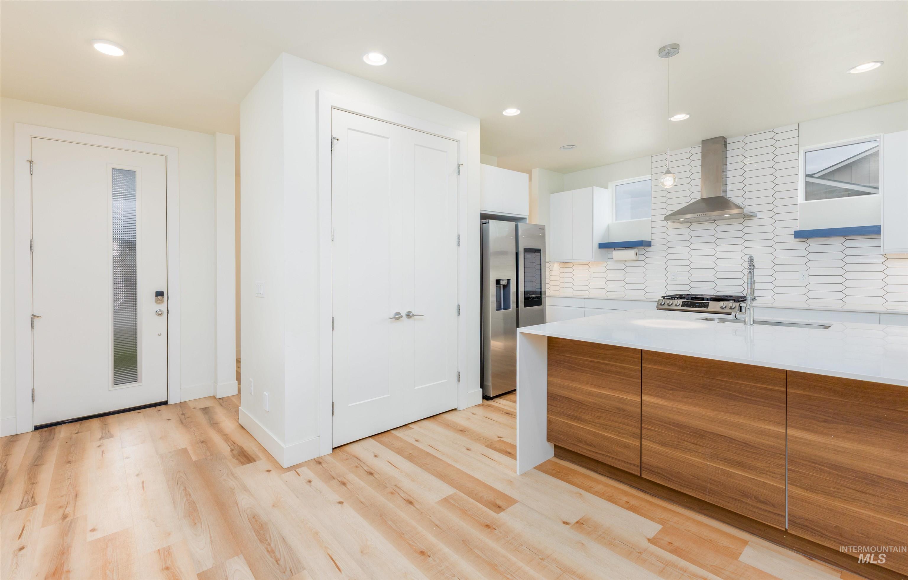 191 S Fuji Avenue Property Photo 4