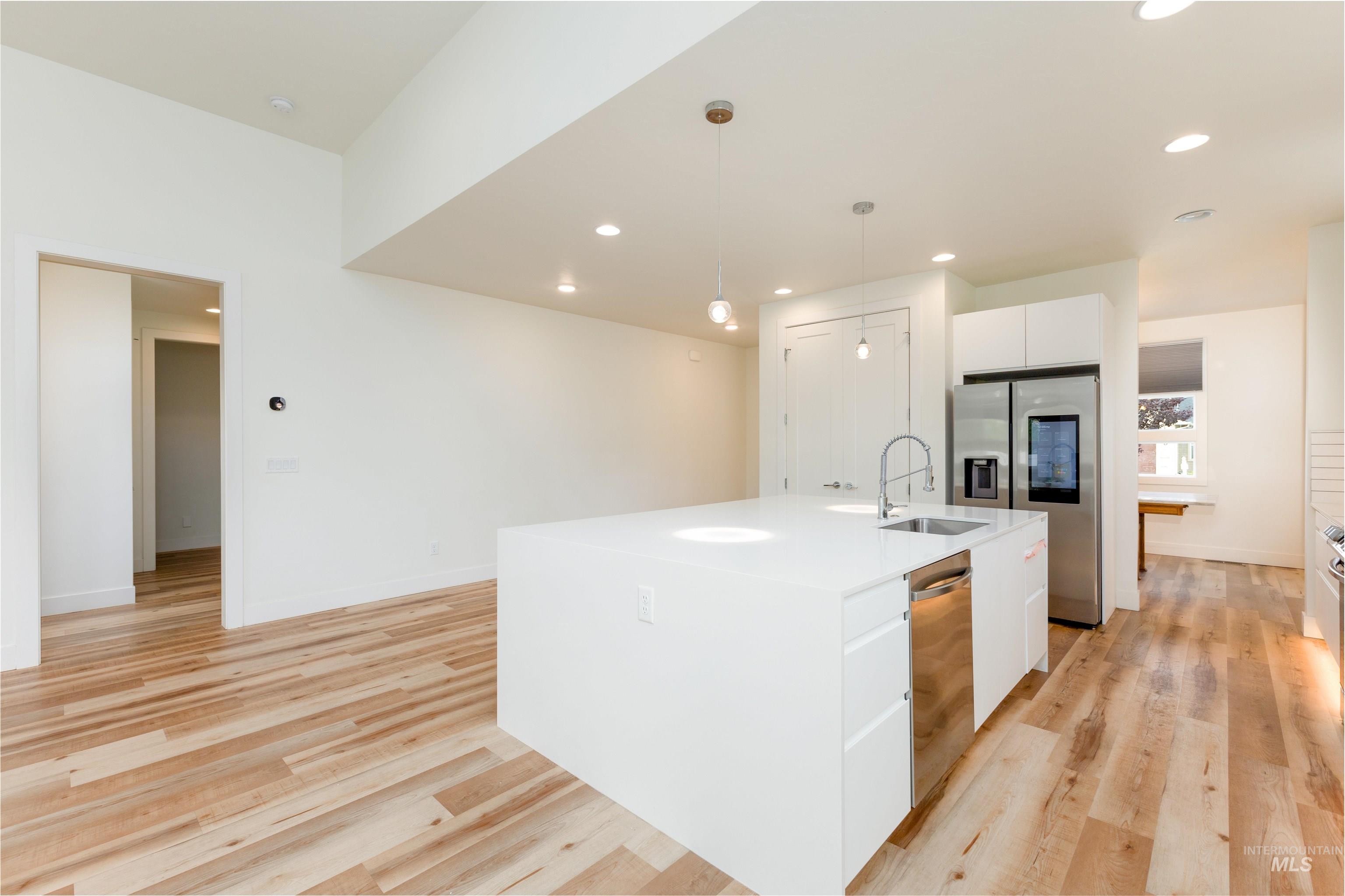 191 S Fuji Avenue Property Photo 5