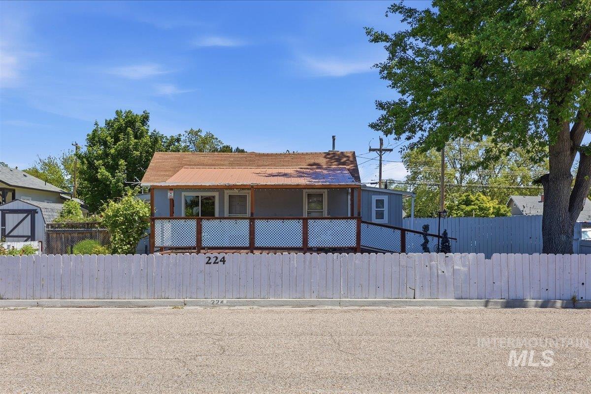 224 S Fern St Property Photo 1