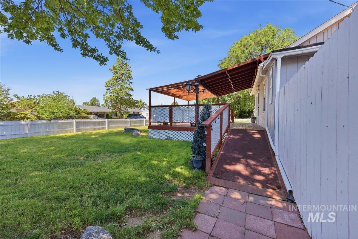 224 S Fern St Property Photo 4