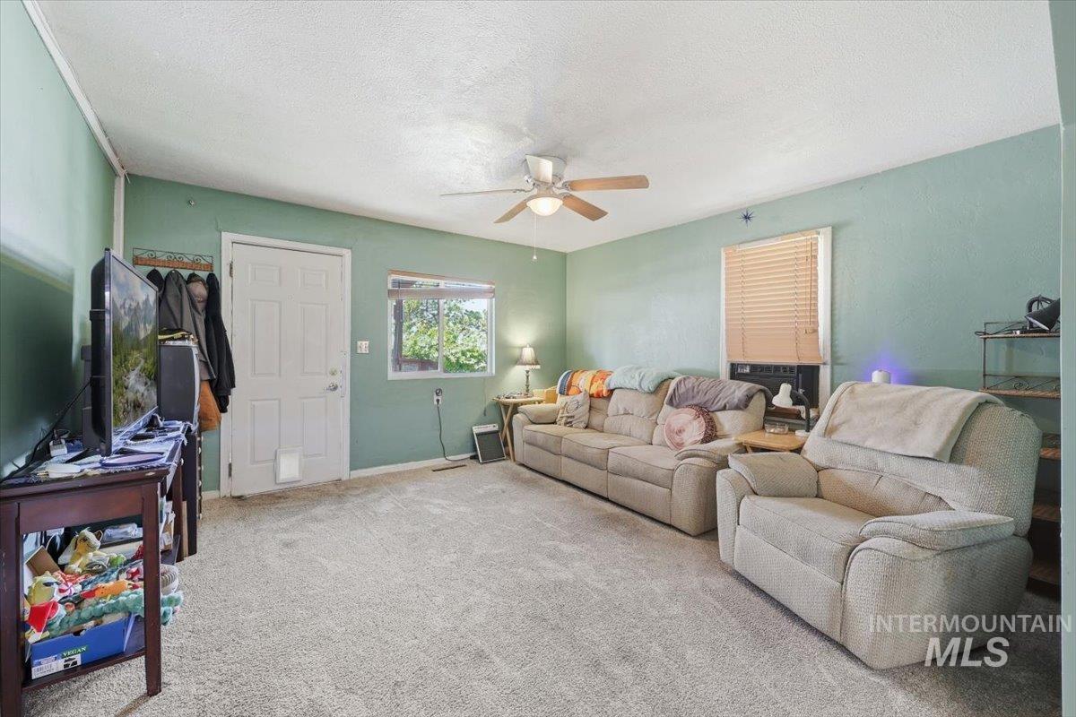 224 S Fern St Property Photo 5