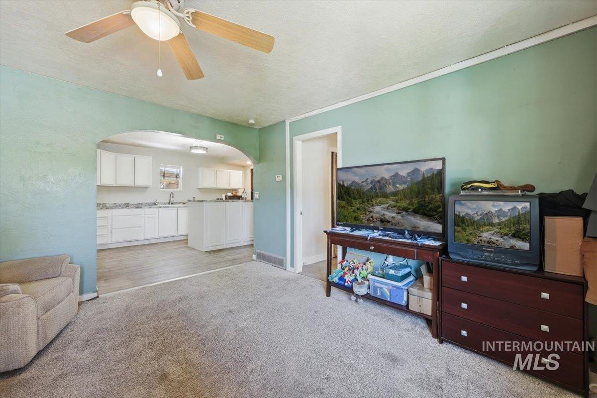 224 S Fern St Property Photo 8