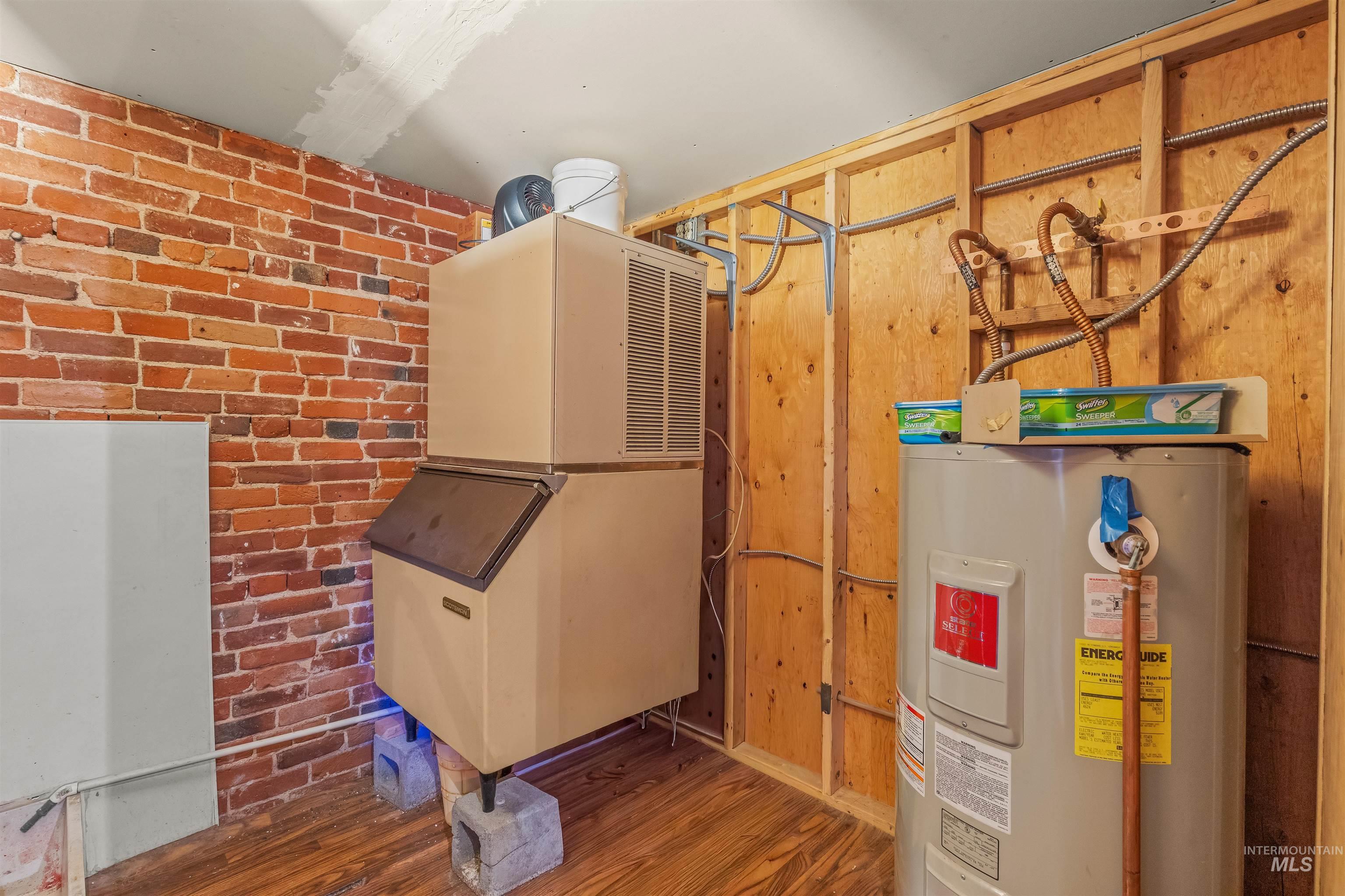 226 Johnson Ave Property Photo 16