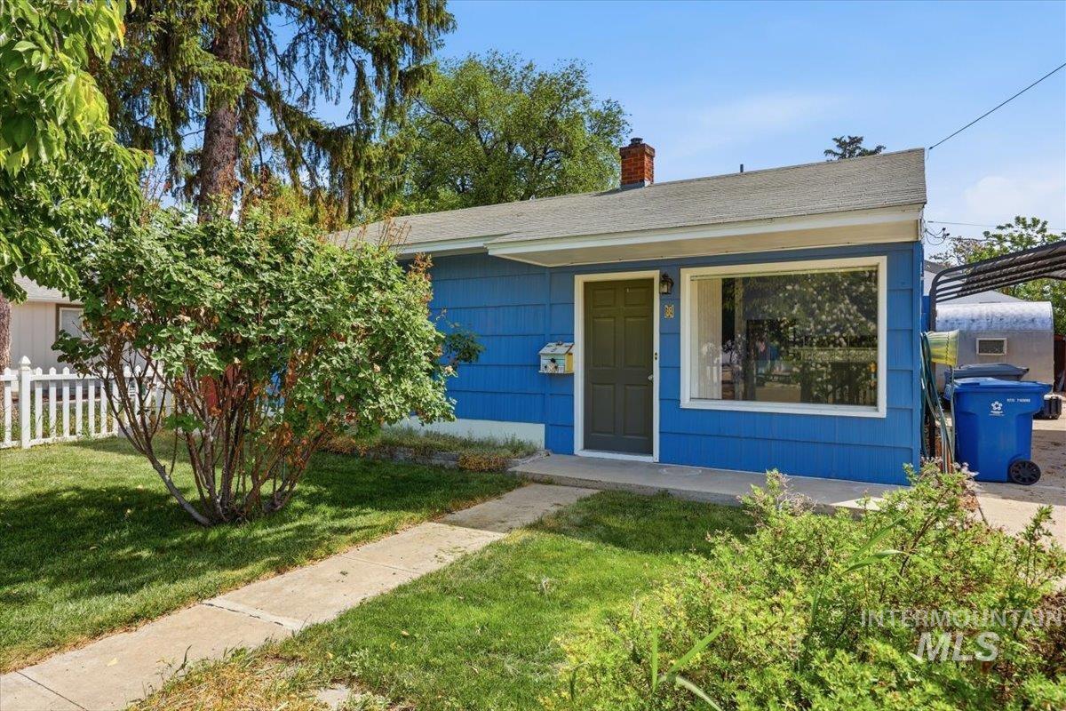 8 N Sunset St Property Photo 1