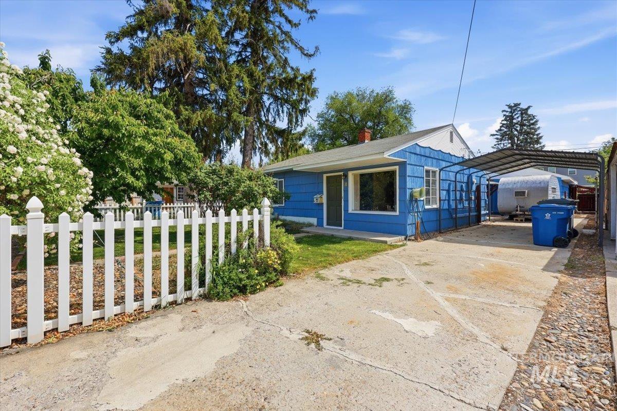 8 N Sunset St Property Photo 4