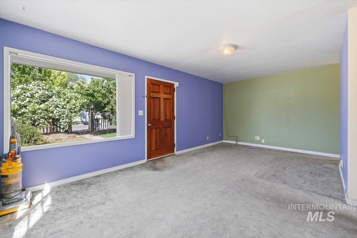 8 N Sunset St Property Photo 5