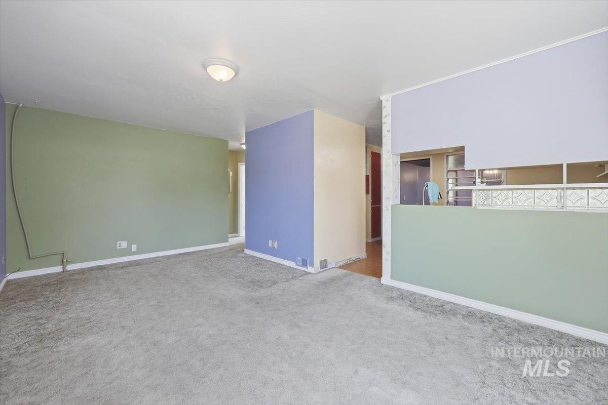 8 N Sunset St Property Photo 6