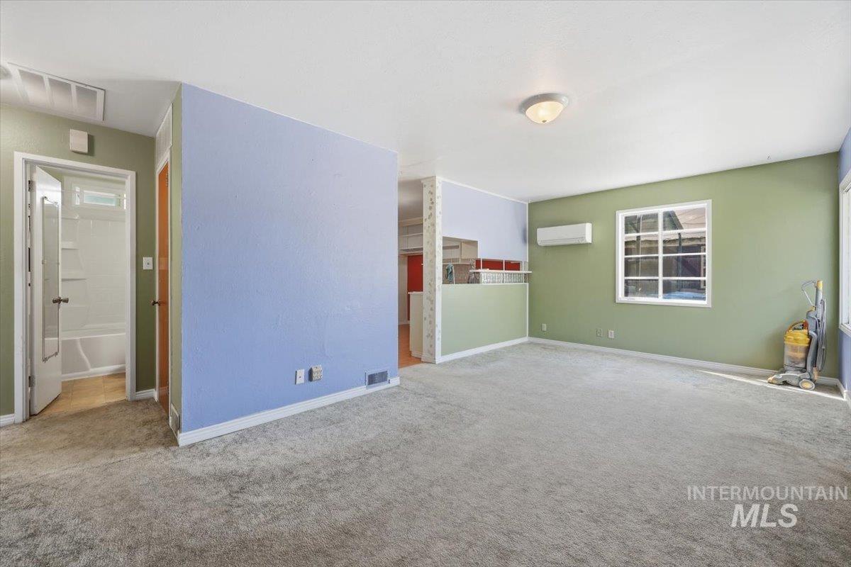 8 N Sunset St Property Photo 7
