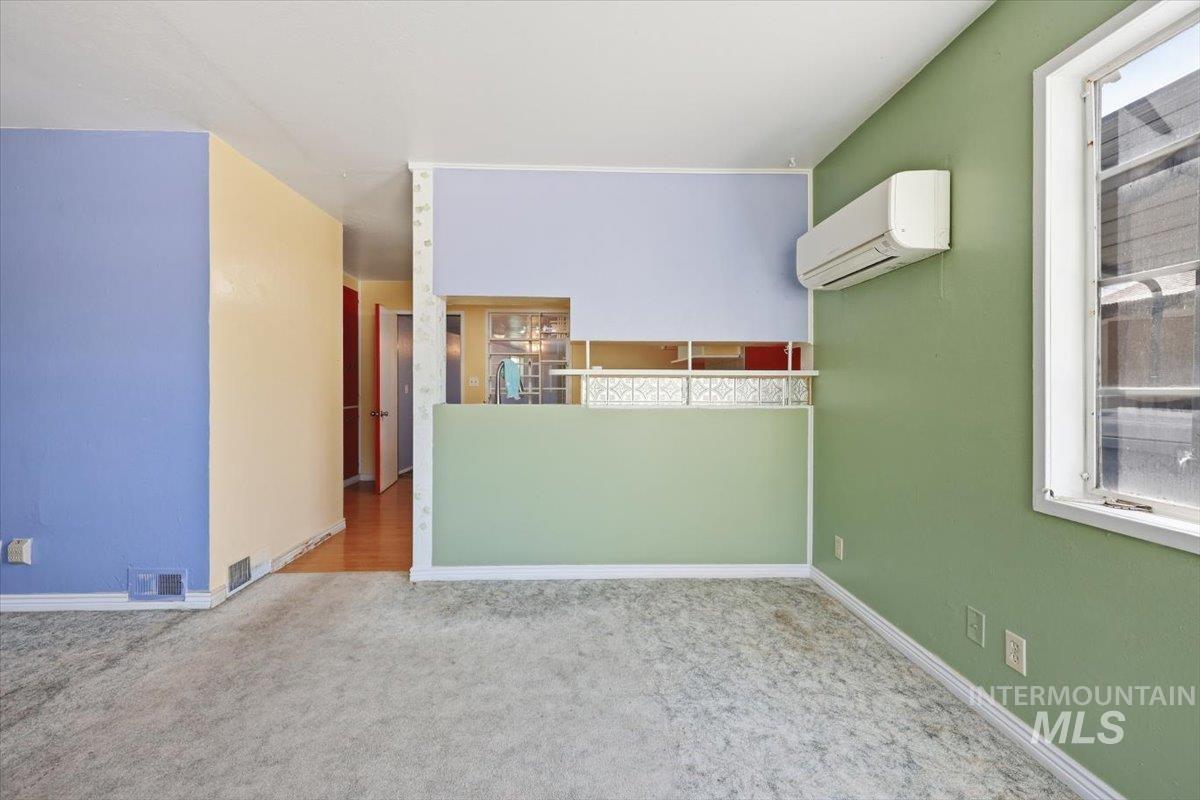 8 N Sunset St Property Photo 8