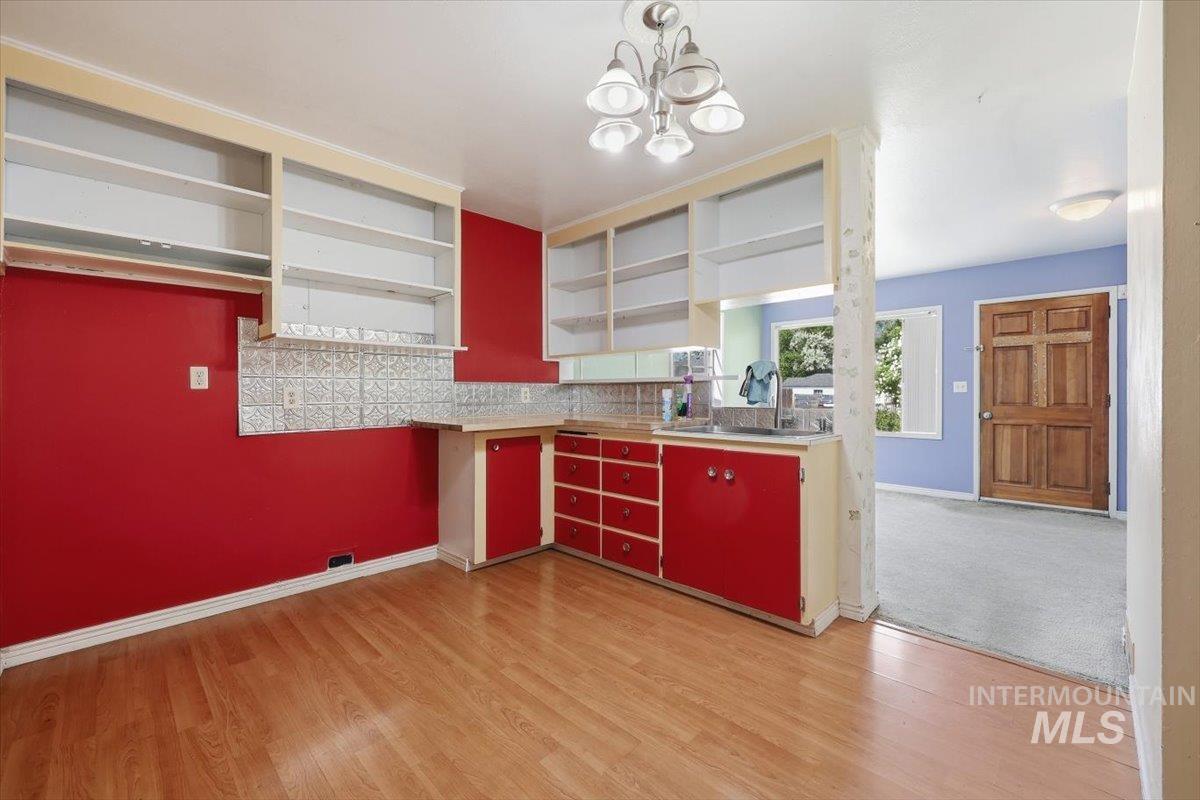 8 N Sunset St Property Photo 13