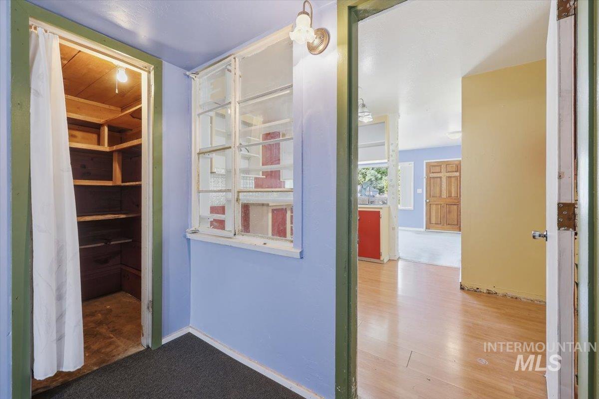 8 N Sunset St Property Photo 17
