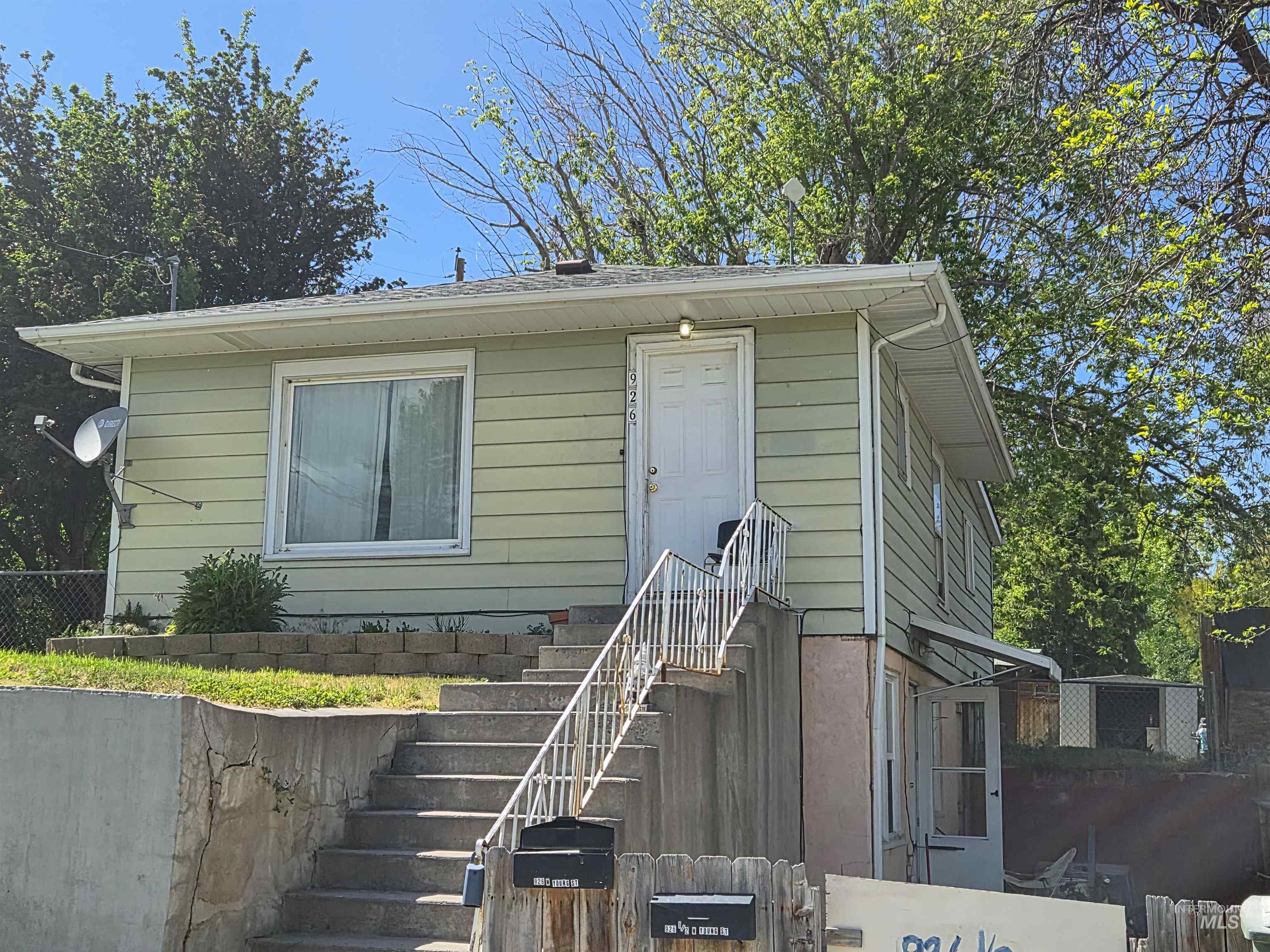 926 W Young St. Property Photo 1