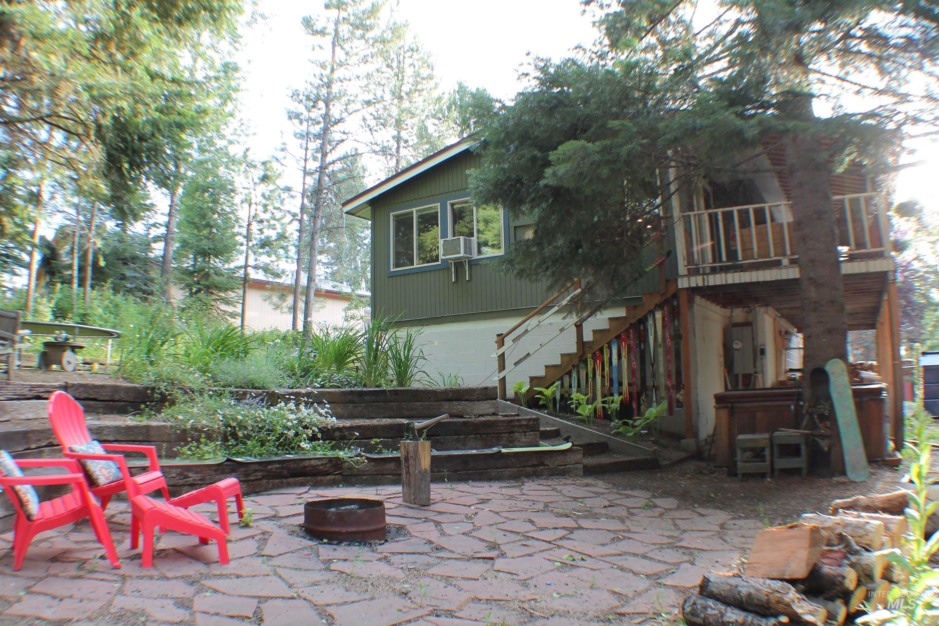 907 Ann Street Property Photo 3