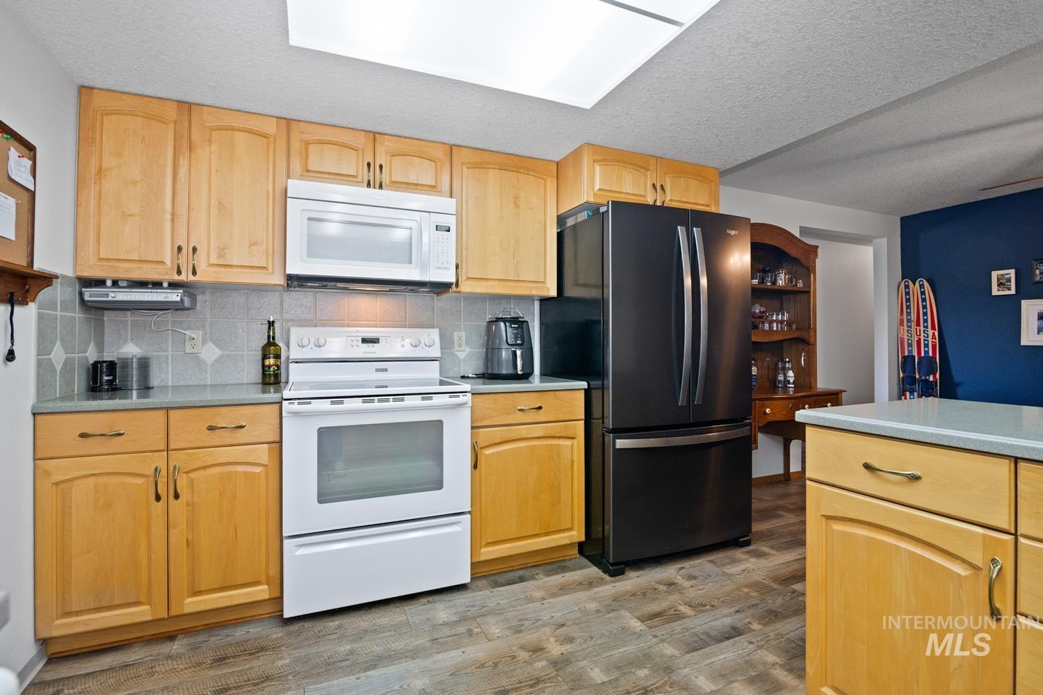 1605 Lawrence Drive Property Photo 8