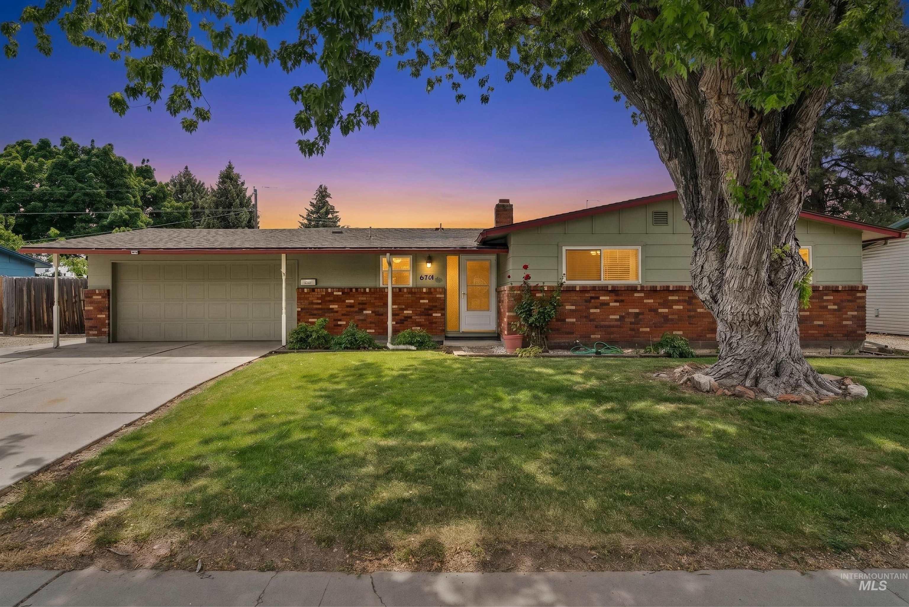 6701 W Grunder Property Photo 1
