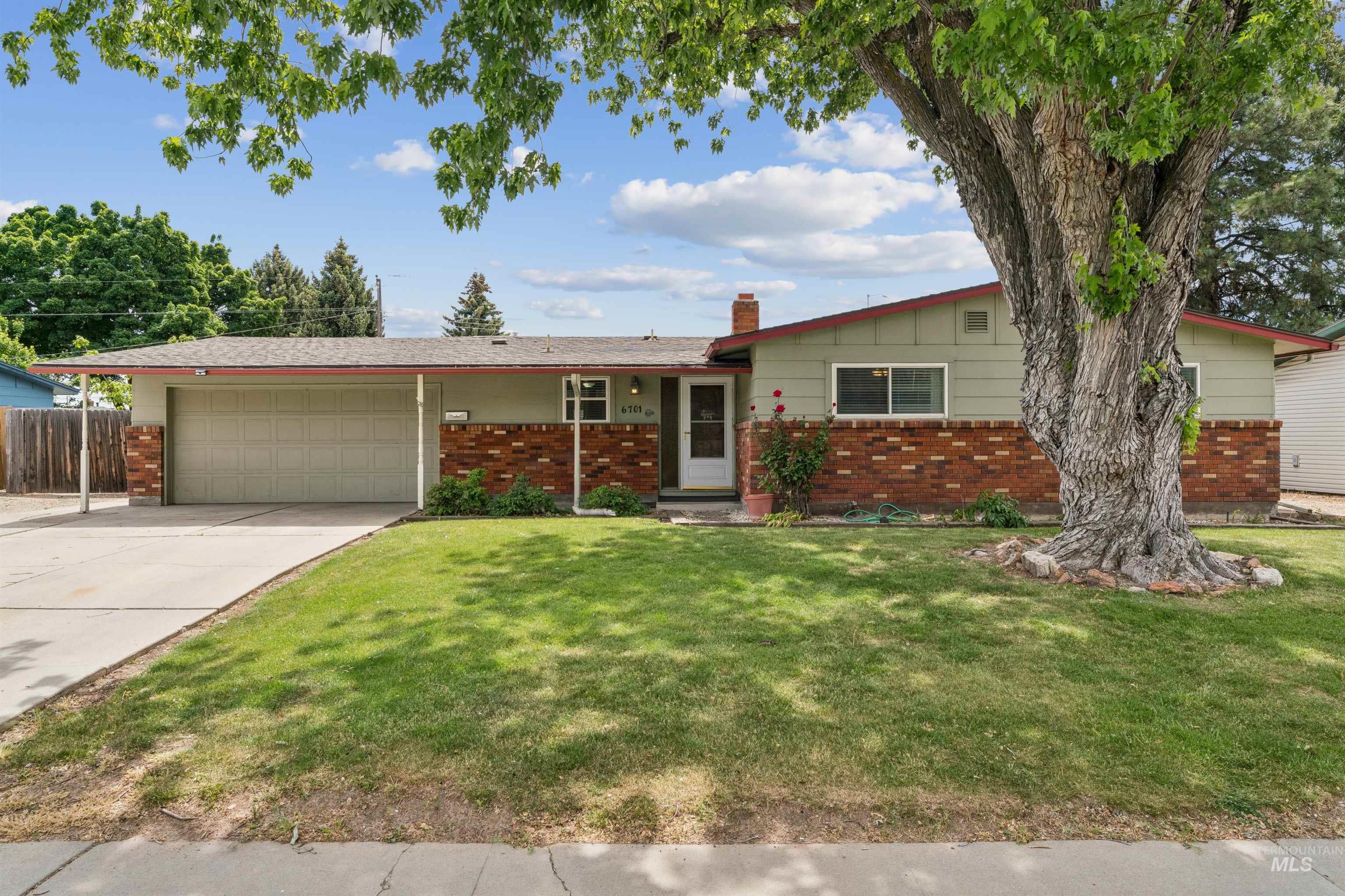 6701 W Grunder Property Photo 2