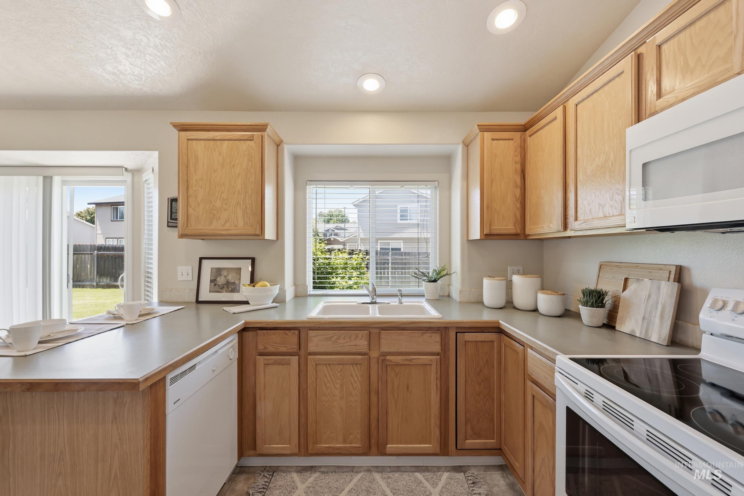 6555 S Moon Pl. Property Photo 16