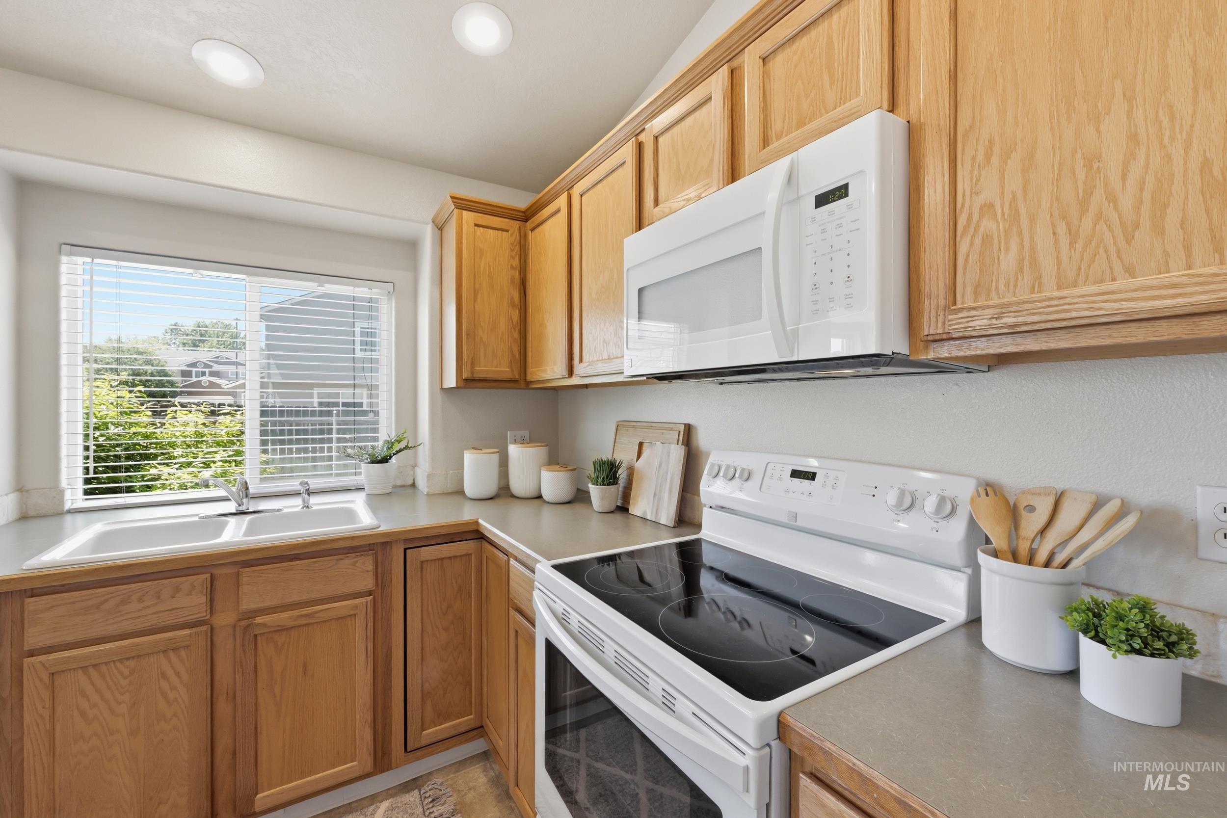 6555 S Moon Pl. Property Photo 17