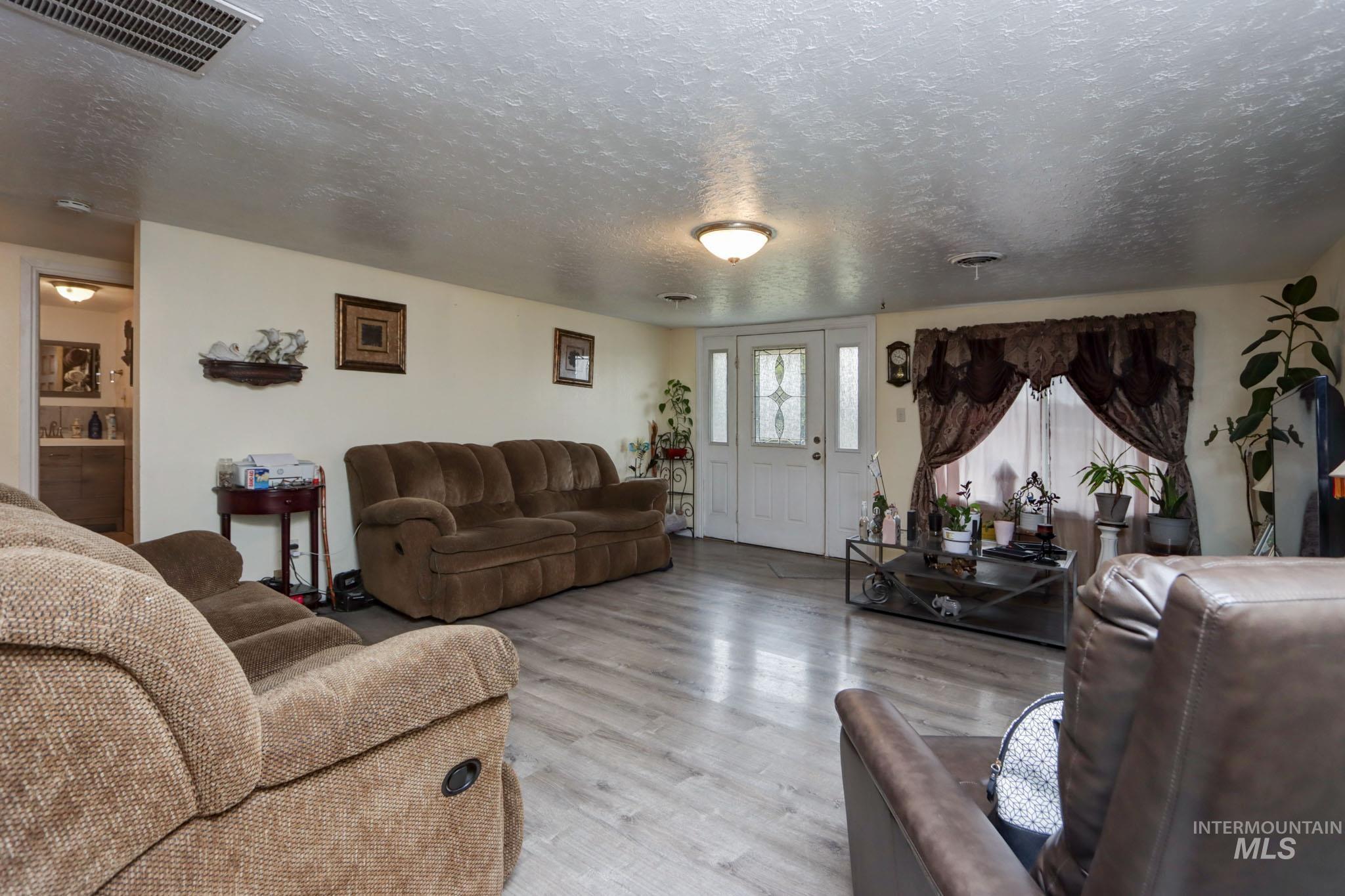 801 Thrifty Way Property Photo 4