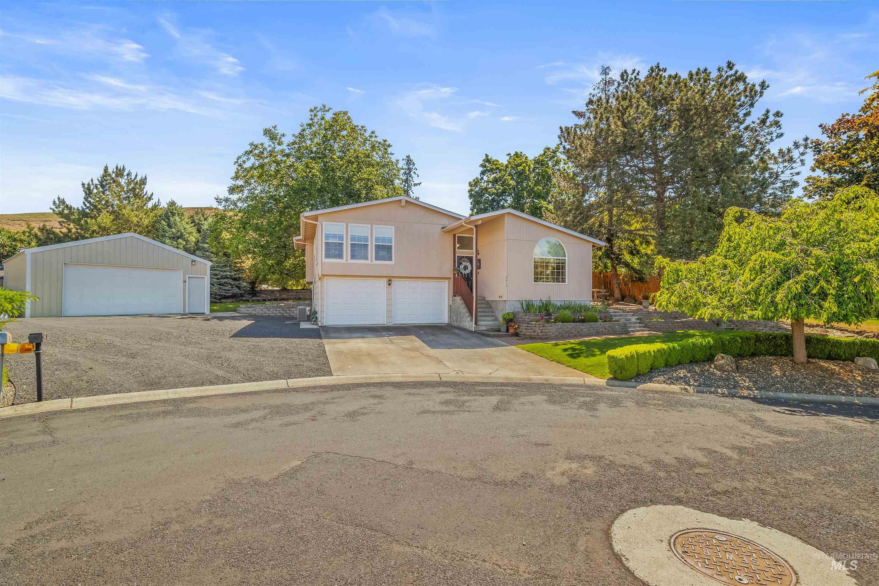 3415 Selway Dr Property Photo 2