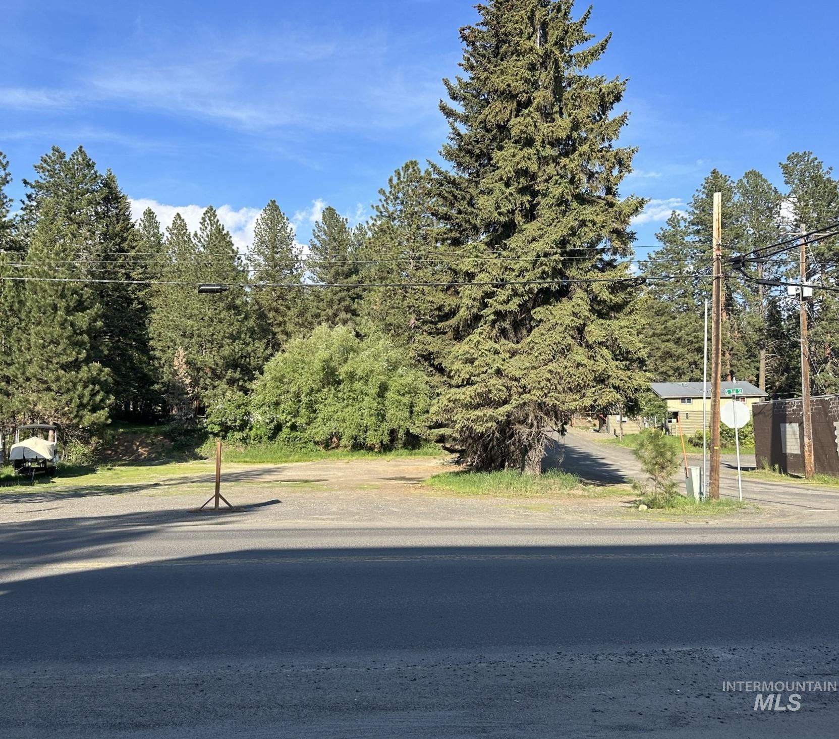 301 N 3rd Street Property Photo 1