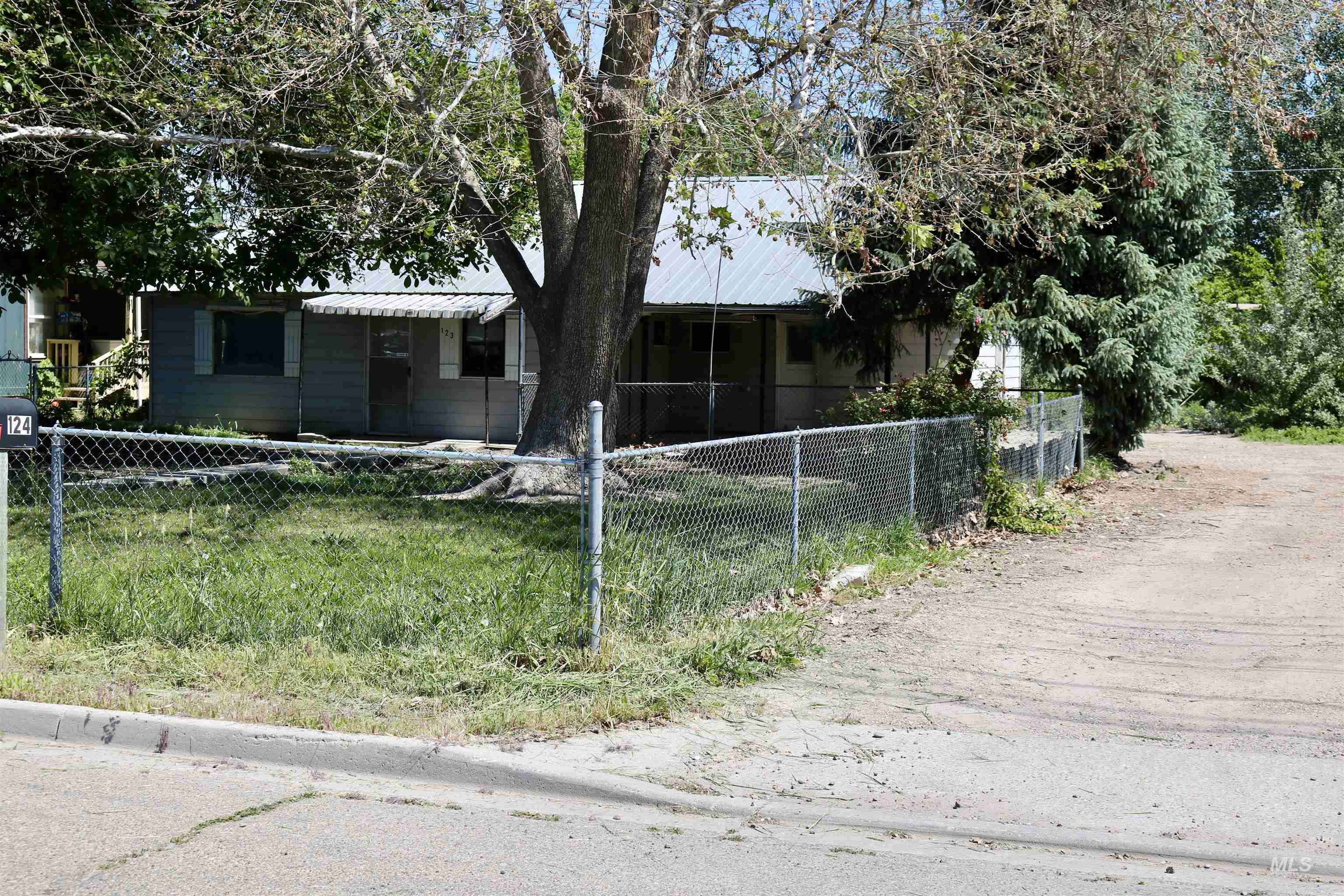 123 Ithaca Property Photo 4
