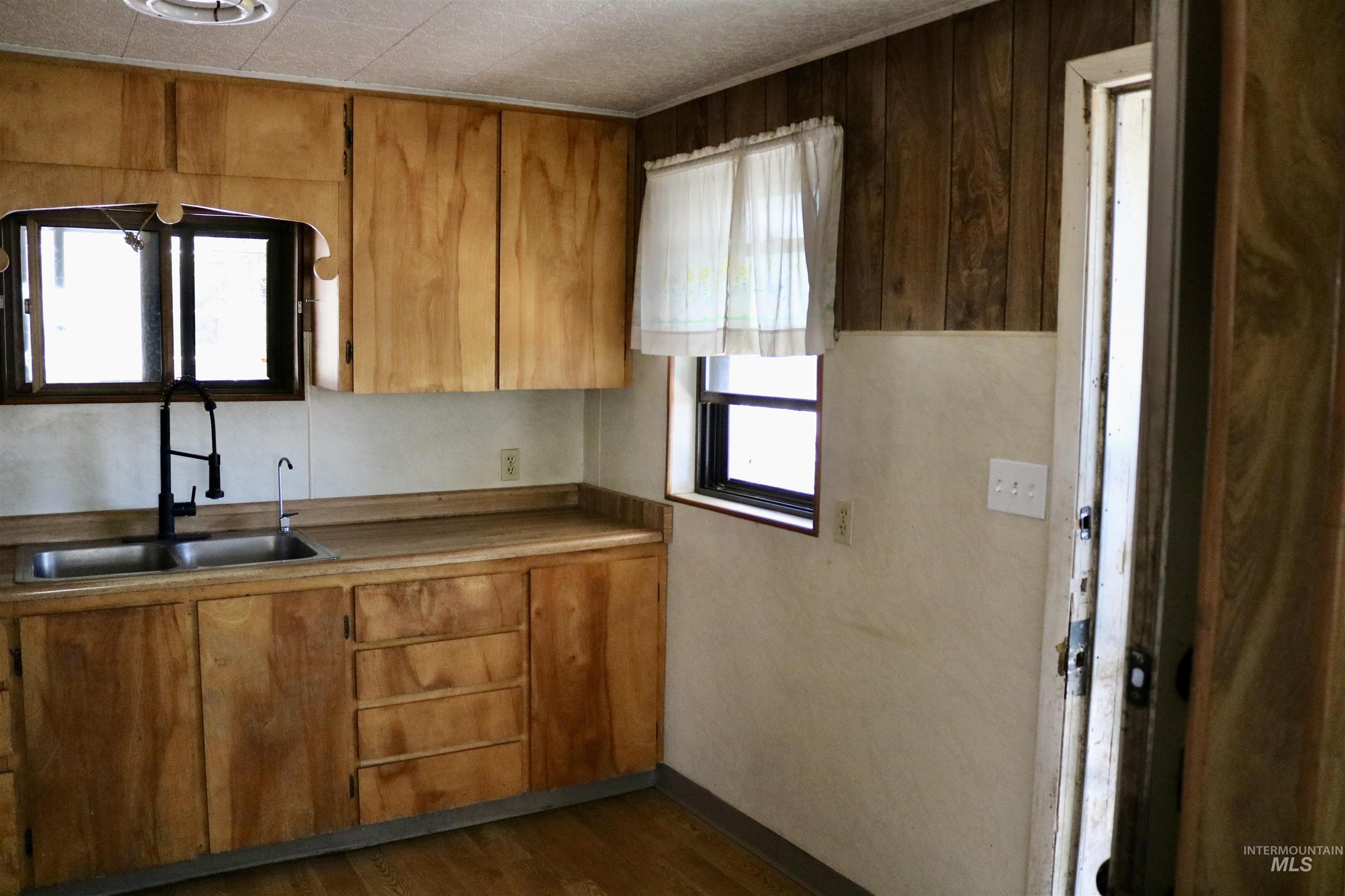 123 Ithaca Property Photo 7