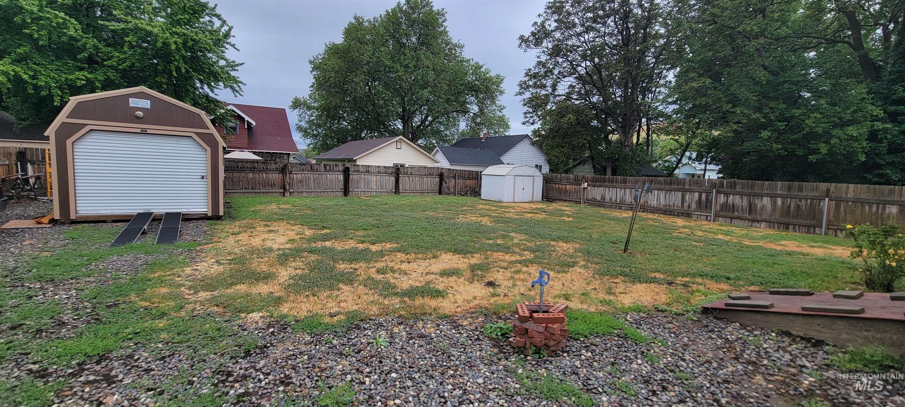 226 13th St Property Photo 8