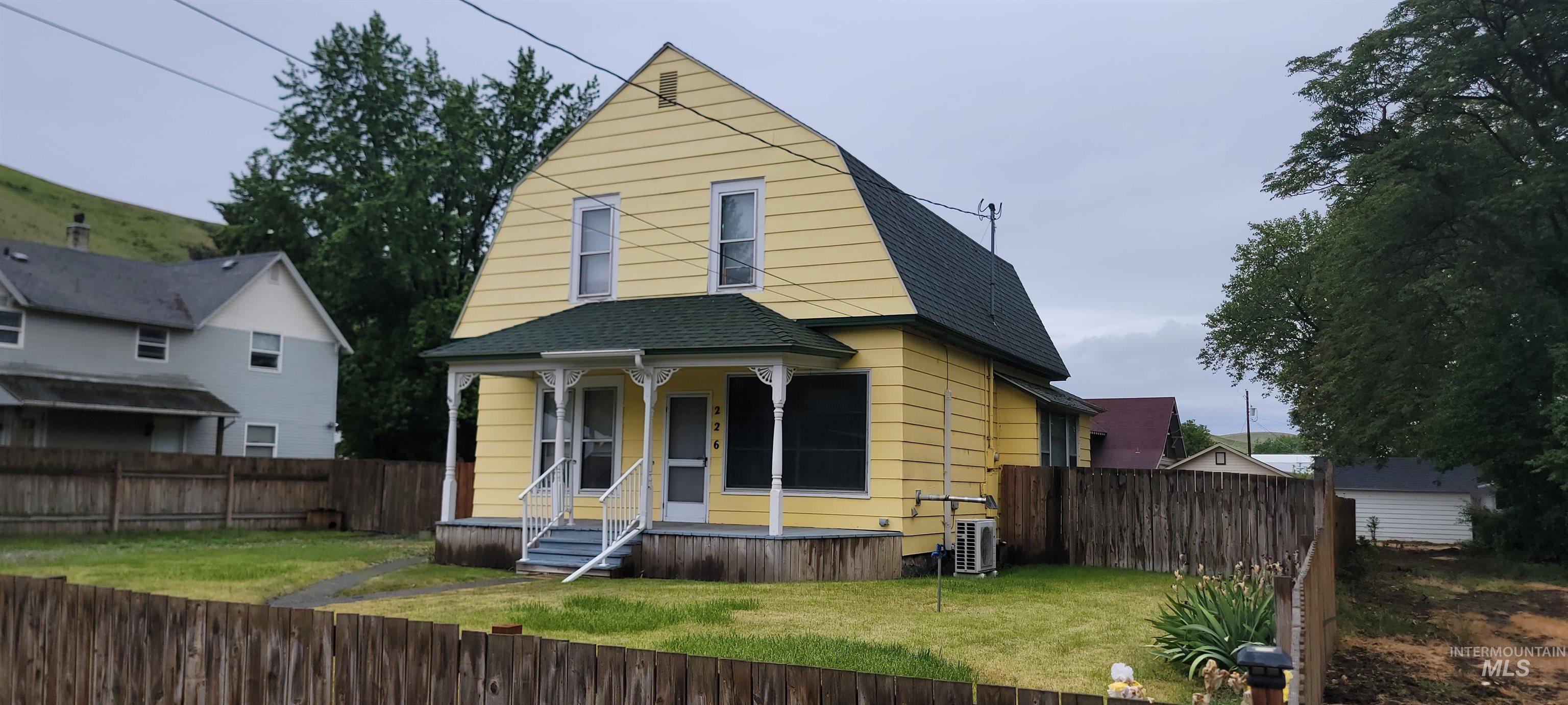 226 13th St Property Photo 10